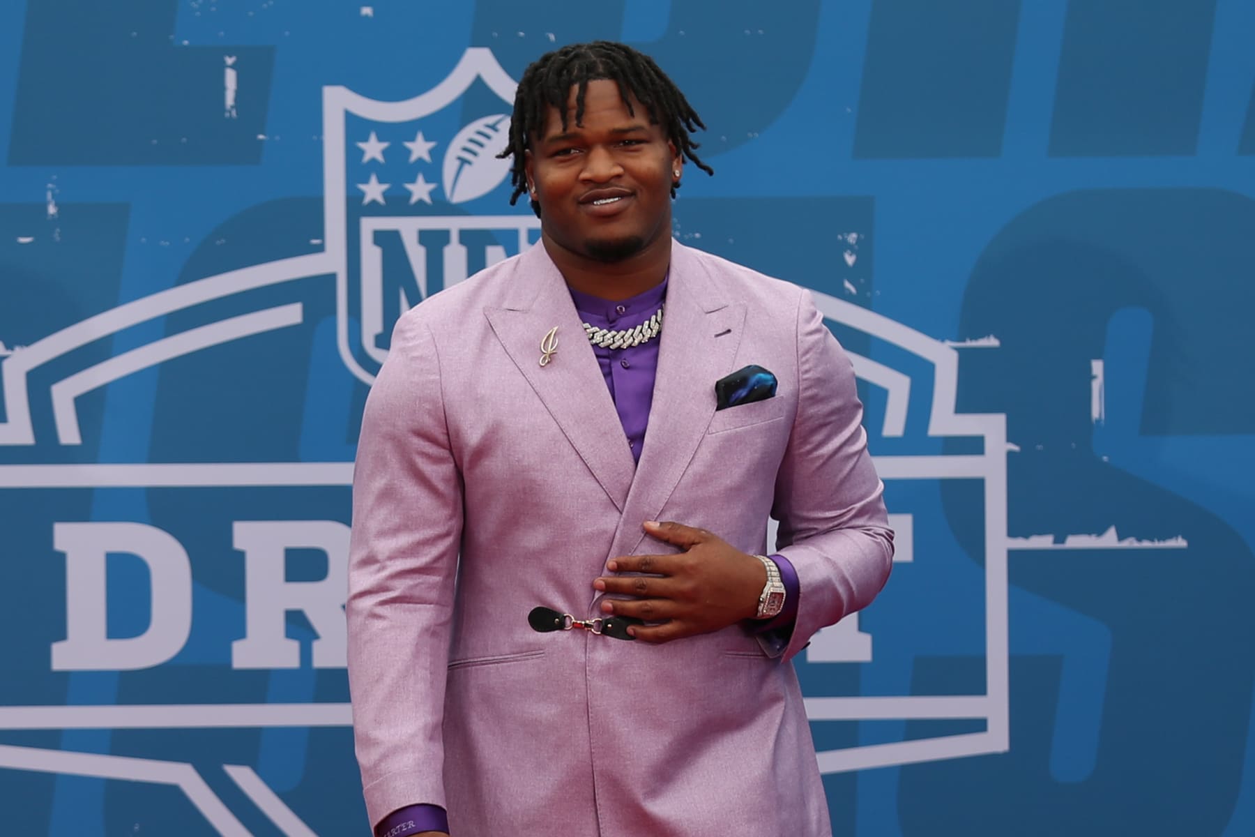 KANSAS CITY, MO - APRIL 27: Alabama defensive lineman Jalen Carter during the NFL Draft Red Carpet event on April 27, 2023 at Union Station in Kansas City, MO. (Photo by Scott Winters/Icon Sportswire via Getty Images)