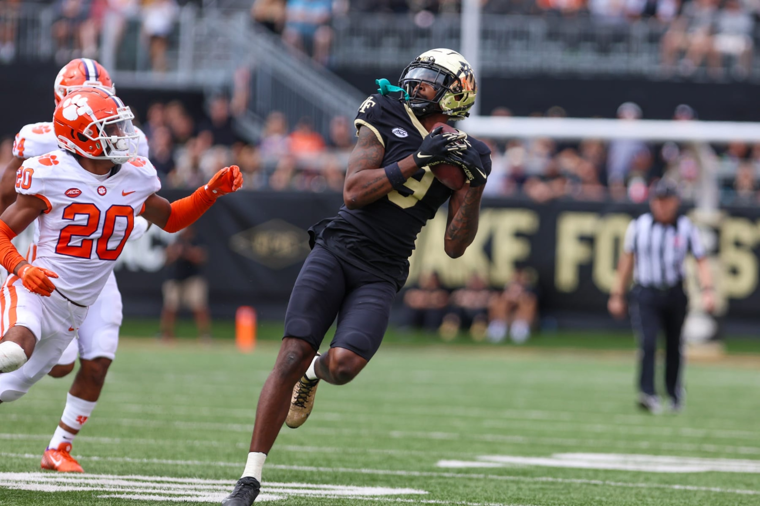 WINSTON-SALEM, NC - SEPTEMBER 24: A.T. Perry (9) of the Wake Forest Demon Deacons makes an over the shoulder catch during a football game between the Wake Forest Demon Deacons and the Clemson Tigers on September 24, 2022, at Truist Field in Winston-Salem, NC. (Photo by David Jensen/Icon Sportswire via Getty Images)
