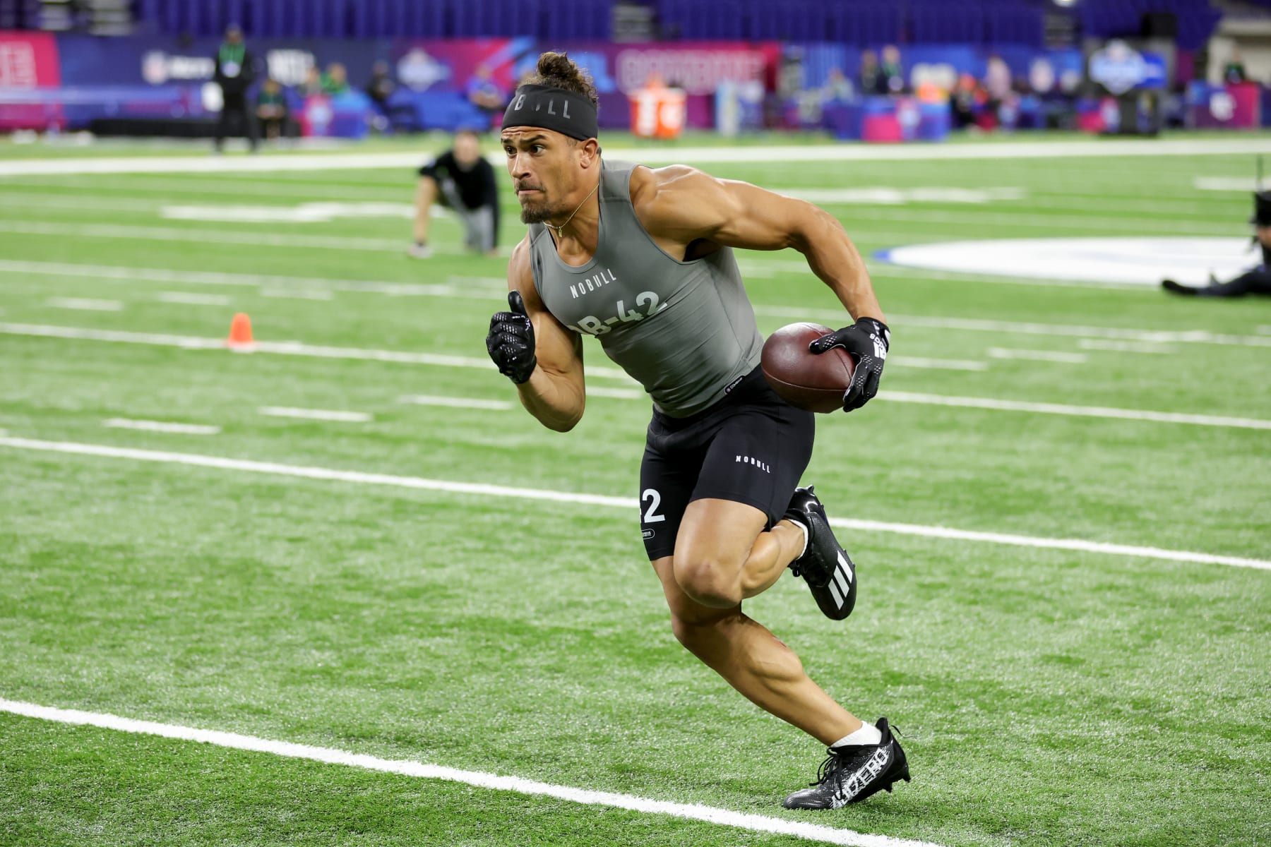 INDIANAPOLIS, INDIANA - MARCH 03: Defensive back Sydney Brown of Illinois participates in a drill during the NFL Combine during the NFL Combine at Lucas Oil Stadium on March 03, 2023 in Indianapolis, Indiana. (Photo by Stacy Revere/Getty Images)