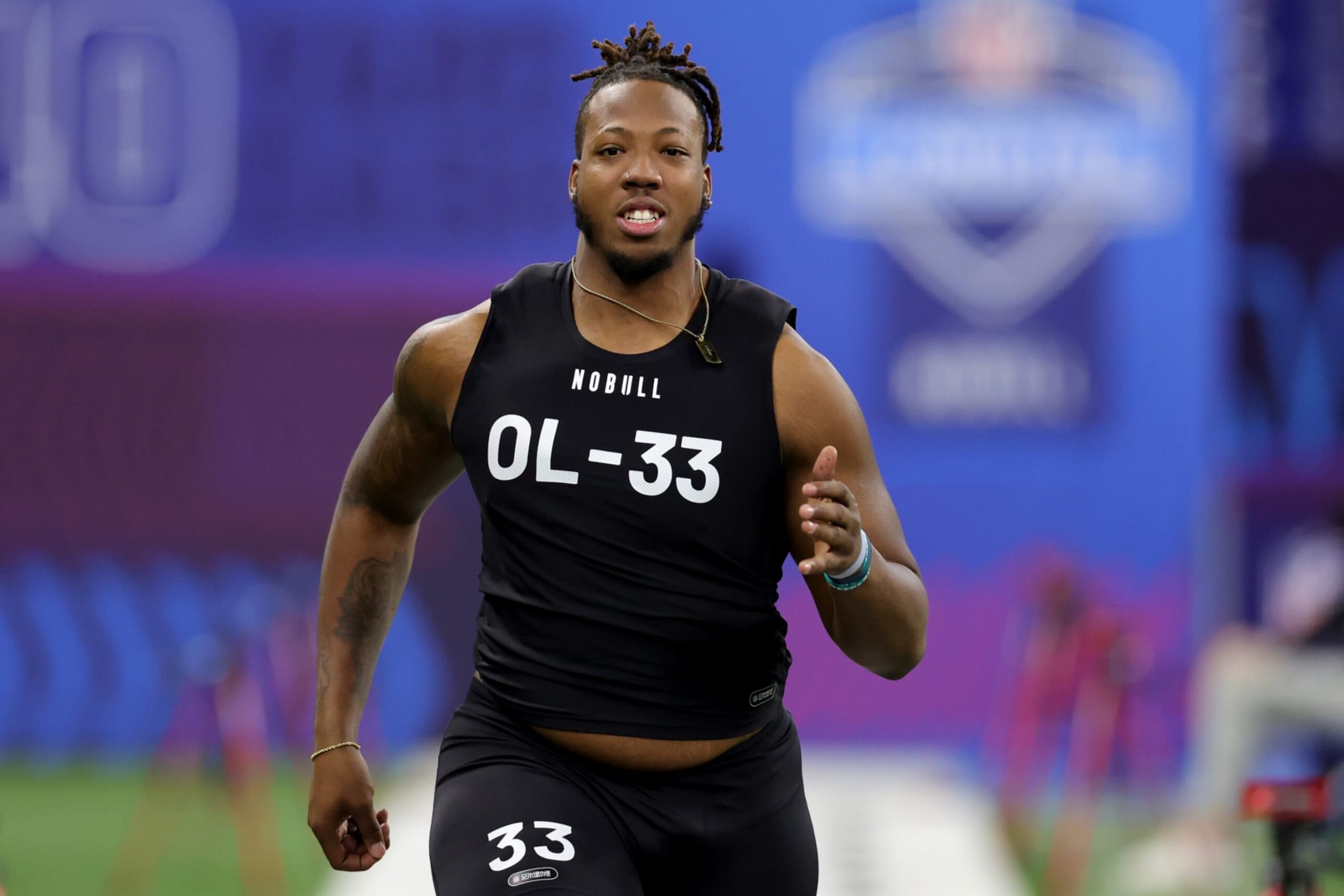INDIANAPOLIS, INDIANA - MARCH 05: Wanya Morris of Oklahoma participates in the 40-yard dash during the NFL Combine at Lucas Oil Stadium on March 05, 2023 in Indianapolis, Indiana. (Photo by Stacy Revere/Getty Images)