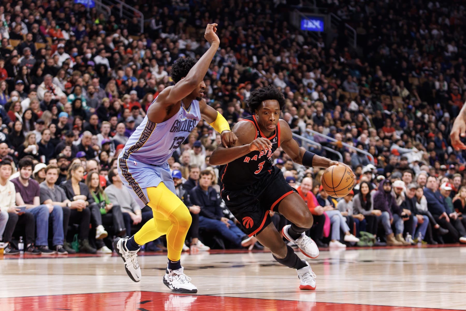 TORONTO, ON - DECEMBER 29: O.G. Anunoby #3 of the Toronto Raptors drives against Jaren Jackson Jr. #13 of the Memphis Grizzlies during the first half of their NBA game at Scotiabank Arena on December 29, 2022 in Toronto, Canada. NOTE TO USER: User expressly acknowledges and agrees that, by downloading and or using this photograph, User is consenting to the terms and conditions of the Getty Images License Agreement. (Photo by Cole Burston/Getty Images)