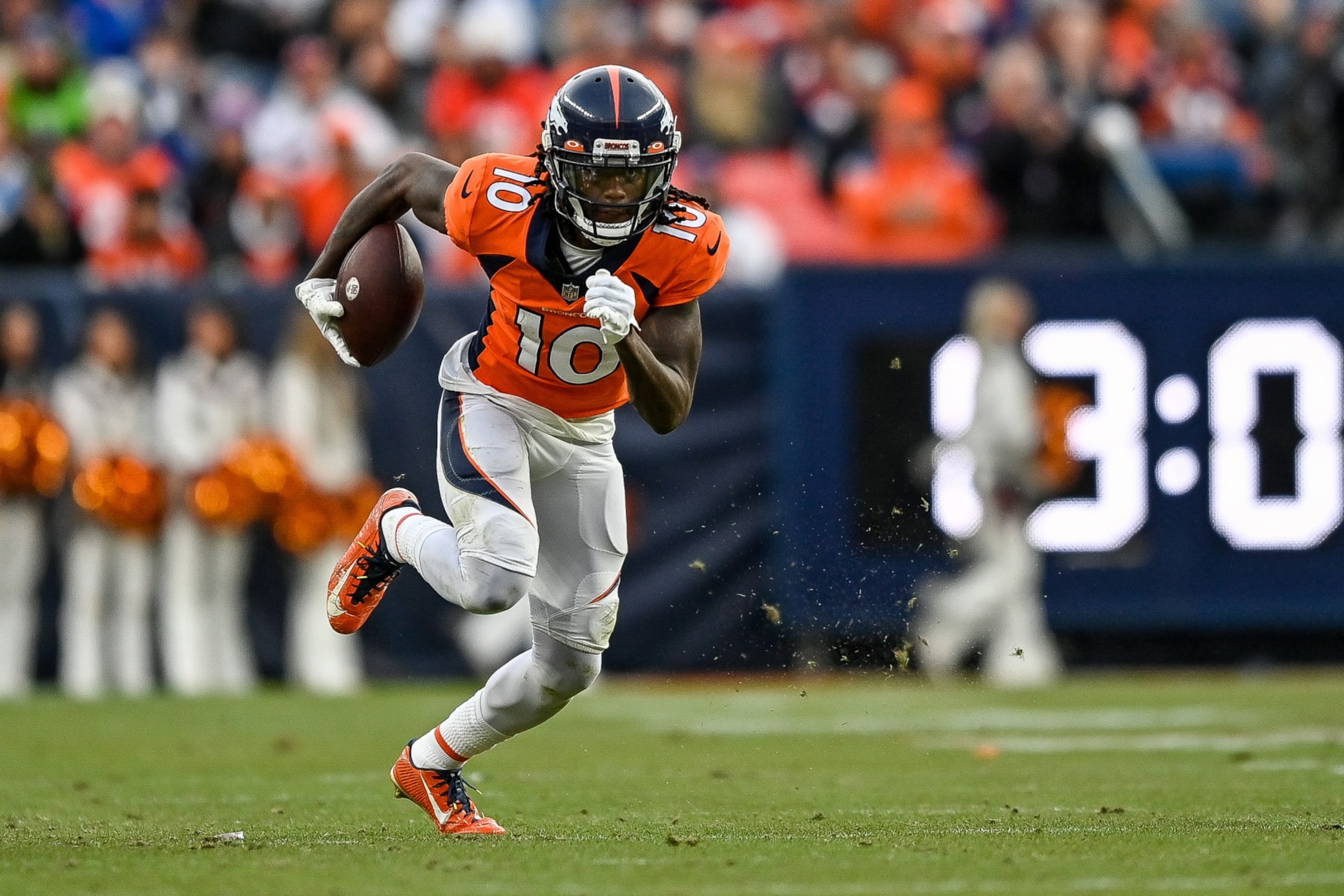 DENVER, CO - JANUARY 8: Denver Broncos wide receiver Jerry Jeudy (10) runs after a catch during a game between the Los Angeles Chargers and the Denver Broncos at Empower Field at Mile High on January 8, 2023 in Denver, Colorado. (Photo by Dustin Bradford/Icon Sportswire via Getty Images)