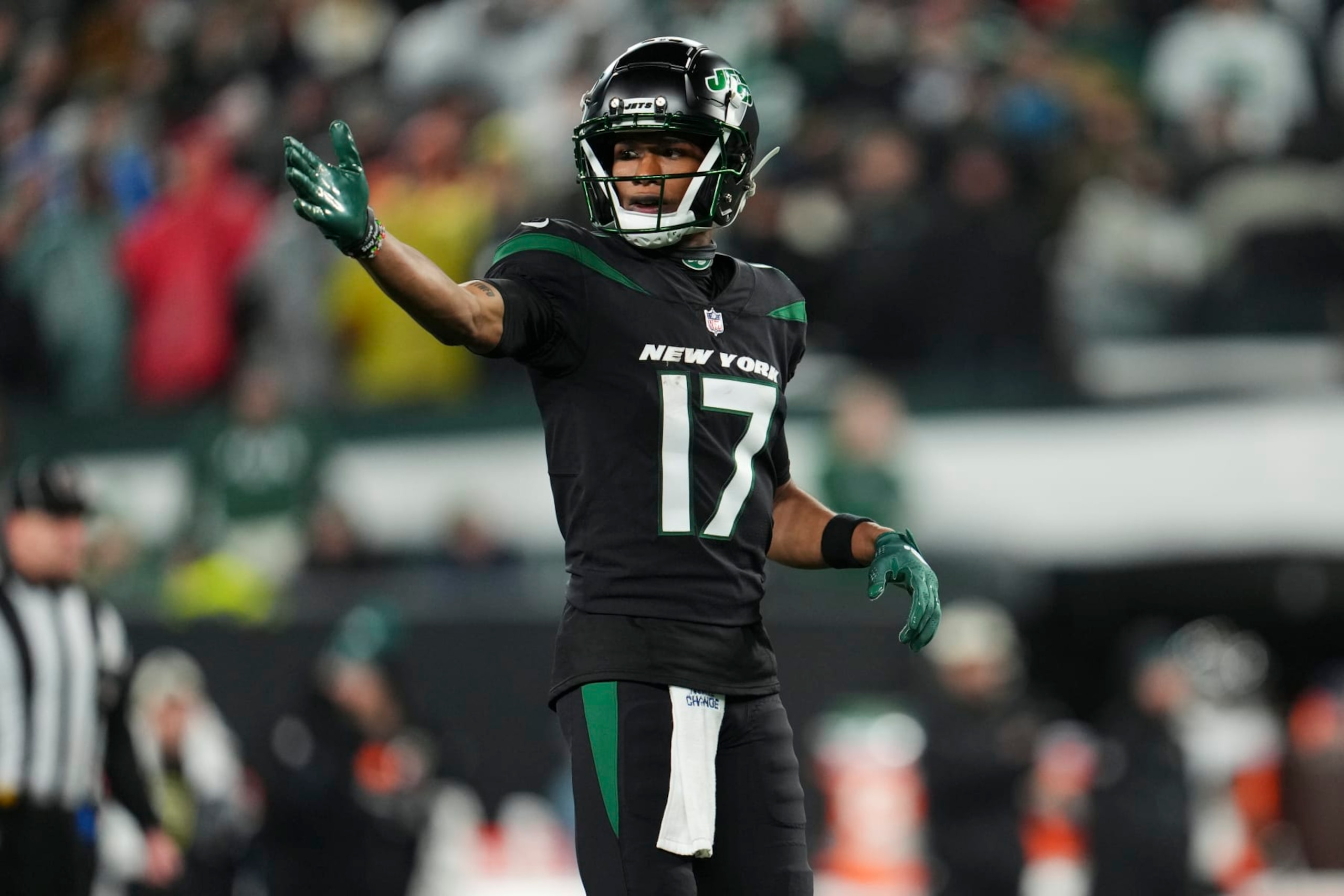 EAST RUTHERFORD, NJ - DECEMBER 22: Garrett Wilson #17 of the New York Jets gets set against the Jacksonville Jaguars at MetLife Stadium on December 22, 2022 in East Rutherford, New Jersey. (Photo by Cooper Neill/Getty Images)