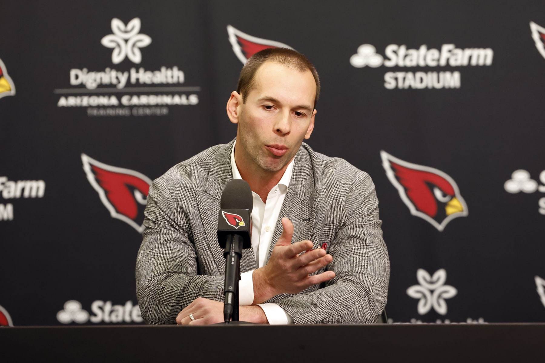 TEMPE, ARIZONA - FEBRUARY 16: New Arizona Cardinals head coach Jonathan Gannon answers a question from the media during a press conference at Dignity Health Arizona Cardinals Training Center on February 16, 2023 in Tempe, Arizona. (Photo by Chris Coduto/Getty Images)