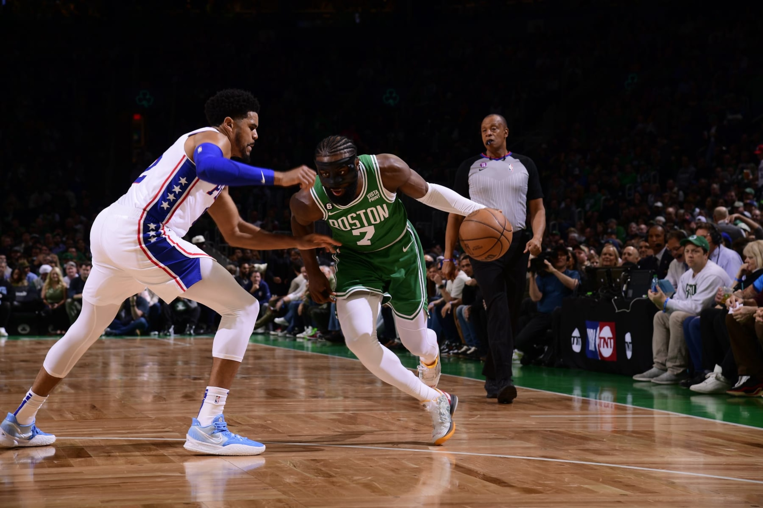 BOSTON, MA - MAY 3: Jaylen Brown #7 of the Boston Celtics drives to the basket during Game Two of the Eastern Conference Semi-Finals 2023 NBA Playoffs on May 3, 2023 at the TD Garden in Boston, Massachusetts. NOTE TO USER: User expressly acknowledges and agrees that, by downloading and or using this photograph, User is consenting to the terms and conditions of the Getty Images License Agreement. Mandatory Copyright Notice: Copyright 2023 NBAE  (Photo by Brian Babineau/NBAE via Getty Images)