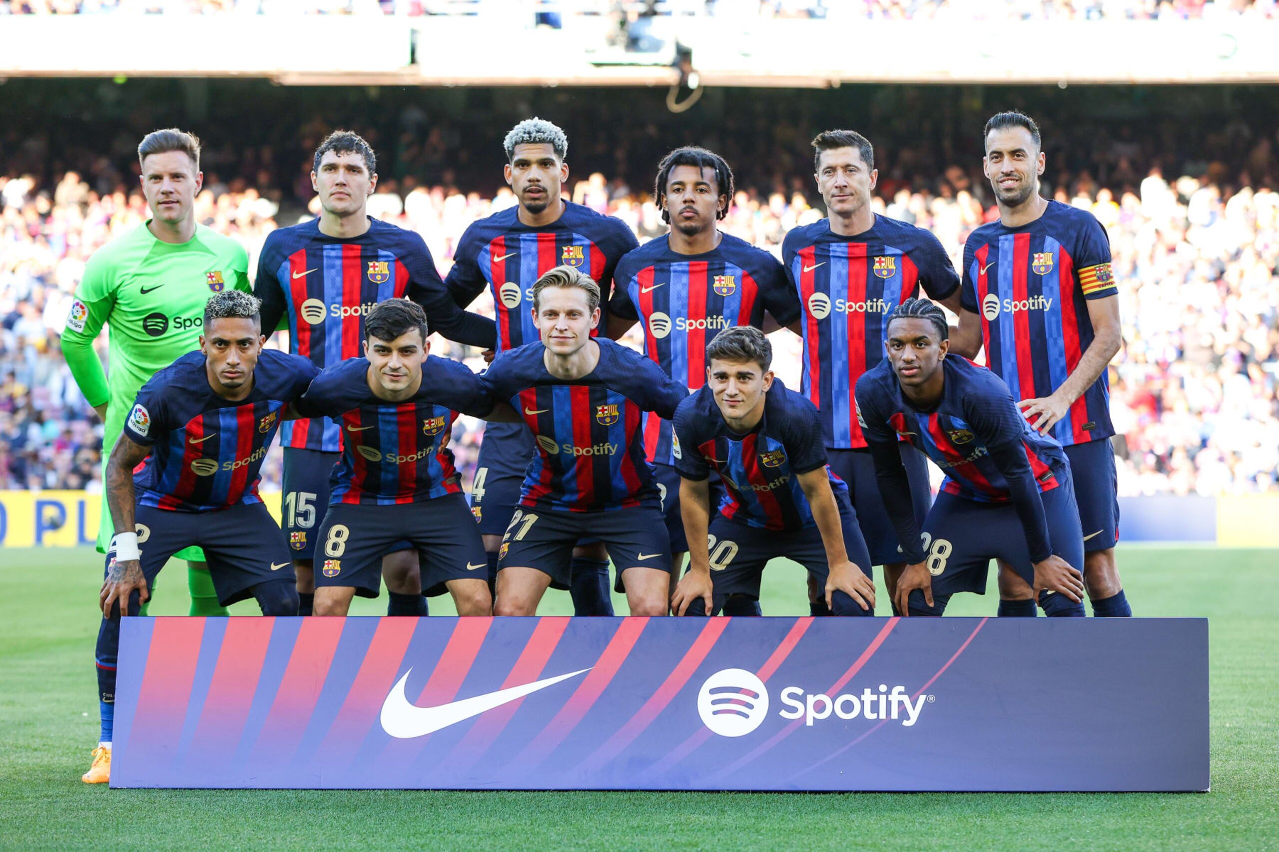 BARCELONA, SPAIN - MAY 2: Players of FC Barcelona pose for a team photo ahead of the Spanish La liga football match between FC Barcelona vs CA Osasuna at the Spotify Camp Nou stadium in Barcelona on May 2, 2023. (Photo by Adria Puig/Anadolu Agency via Getty Images)