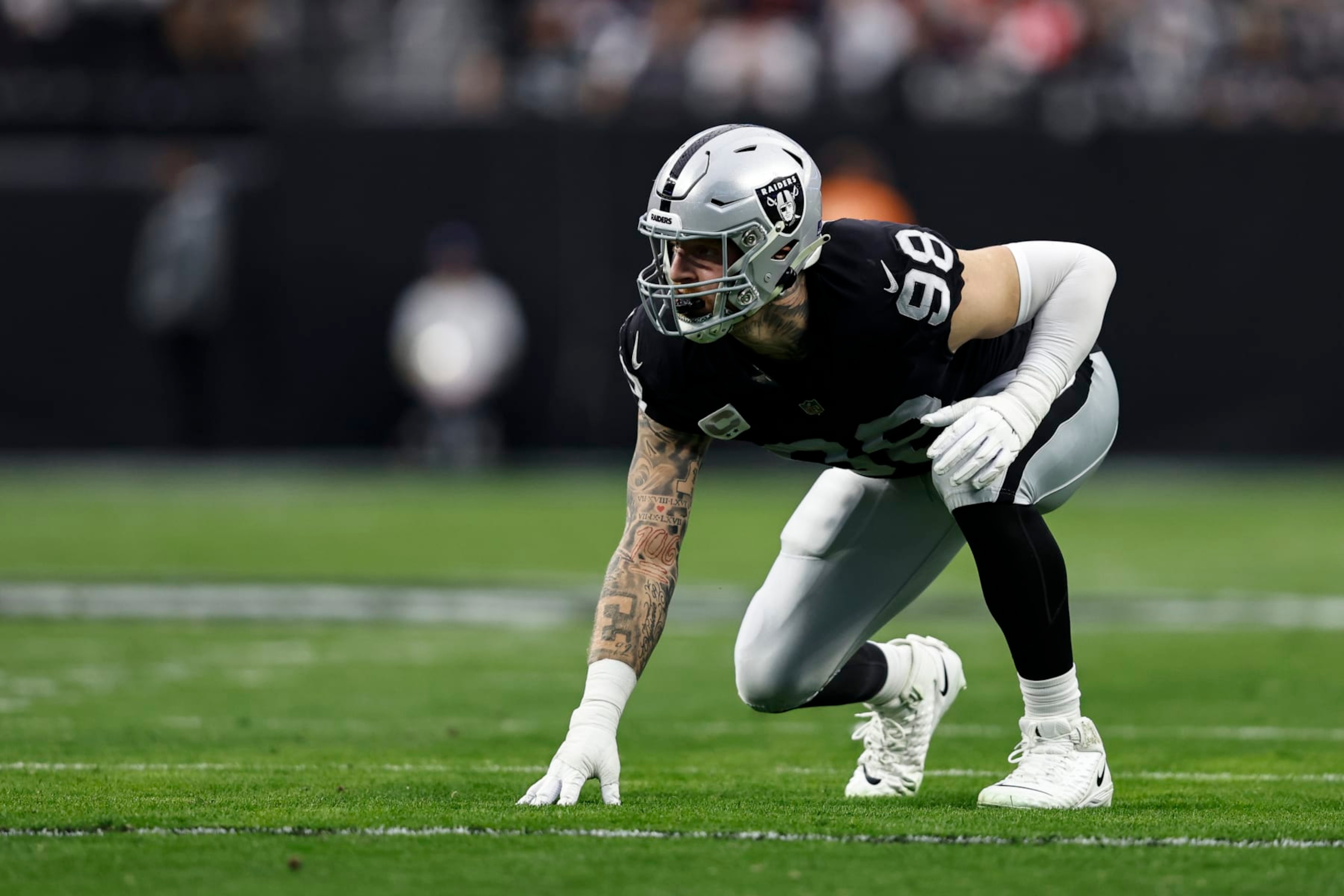 Raiders edge Maxx Crosby