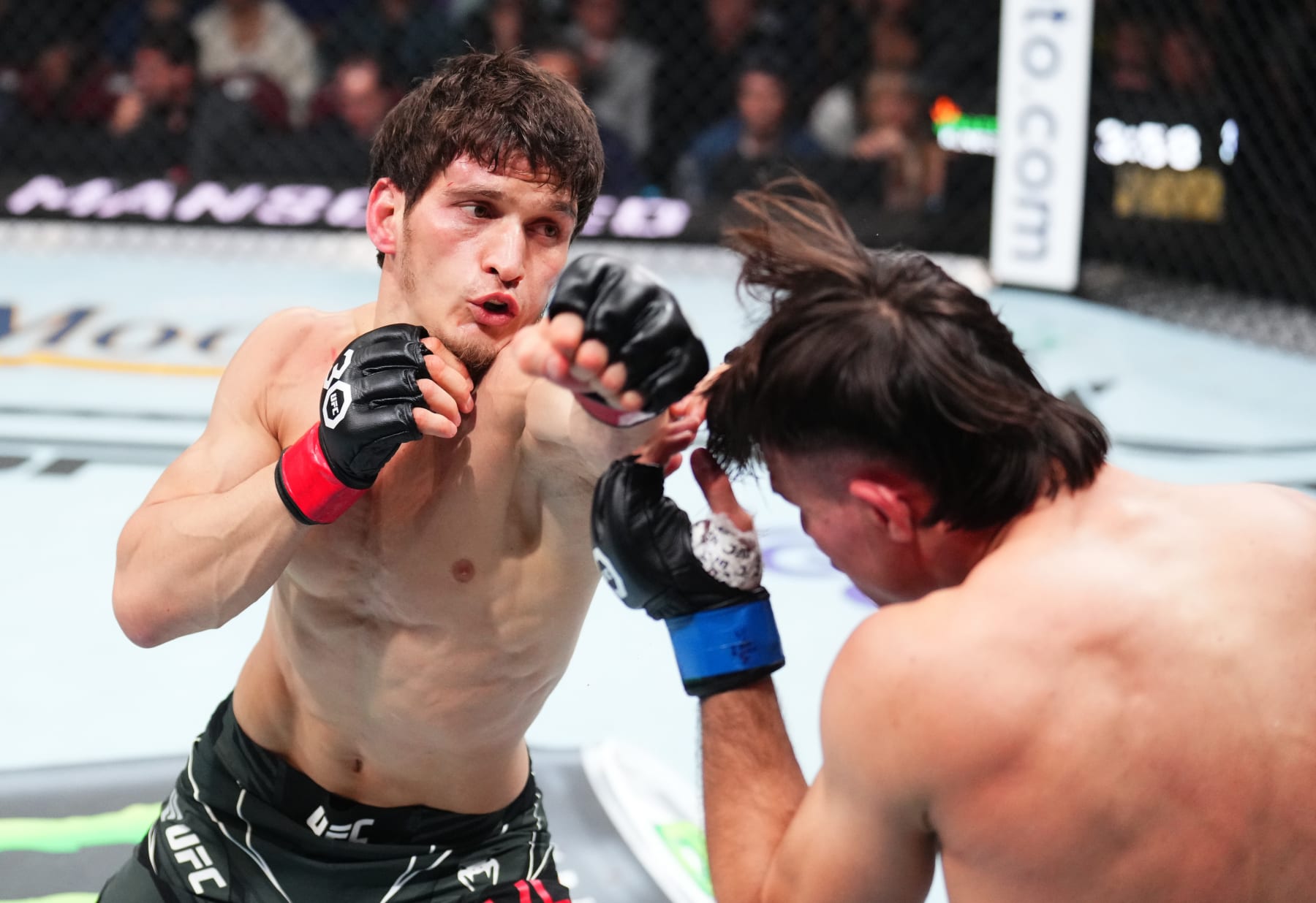 NEWARK, NEW JERSEY - MAY 06: (L-R) Movsar Evloev of Russia punches Diego Lopes of Brazil in a featherweight fight during the UFC 288 event at Prudential Center on May 06, 2023 in Newark, New Jersey. (Photo by Chris Unger/Zuffa LLC via Getty Images)