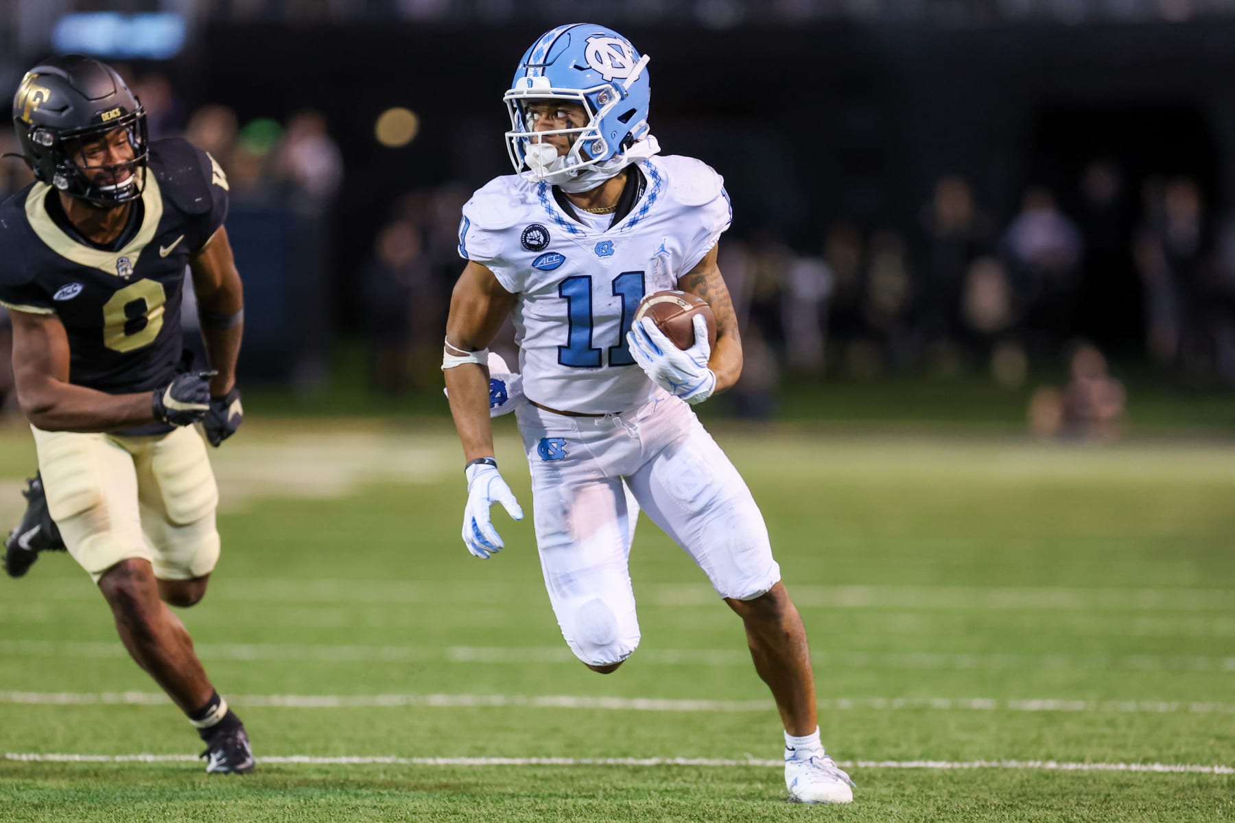 WINSTON-SALEM, NC - NOVEMBER 12: Josh Downs (11) of the North Carolina Tar Heels runs the ball after making a catch during a football game between the Wake Forest Demon Deacons and the North Carolina Tar Heels on Nov 12, 2022 at Truist Field in Winston-Salem, NC. (Photo by David Jensen/Icon Sportswire via Getty Images)