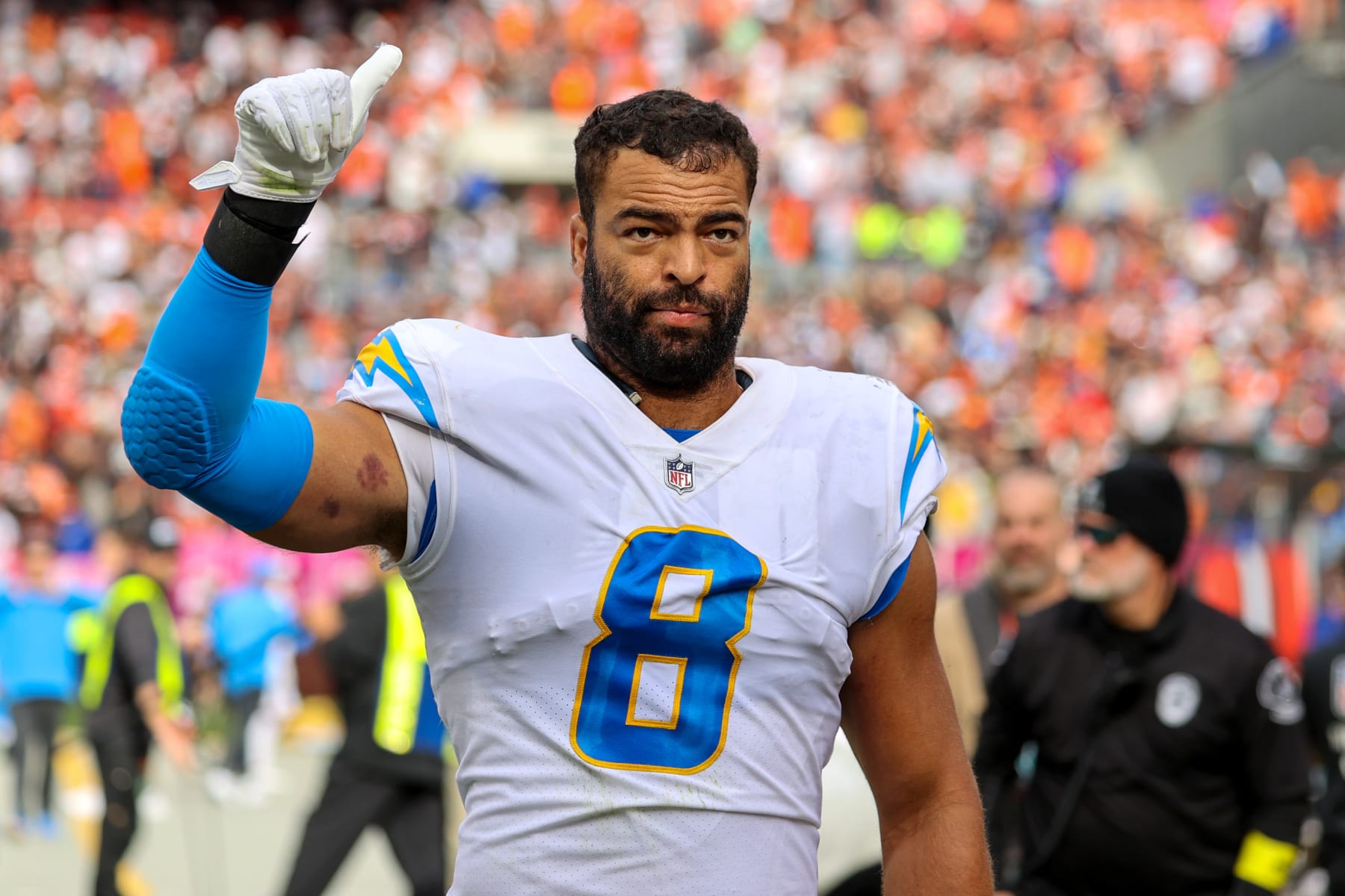 CLEVELAND, OH - OCTOBER 09: Los Angeles Chargers linebacker Kyle Van Noy (8) leaves the field following the National Football League game between the Los Angeles Chargers and Cleveland Browns on October 9, 2022, at FirstEnergy Stadium in Cleveland, OH. (Photo by Frank Jansky/Icon Sportswire via Getty Images)