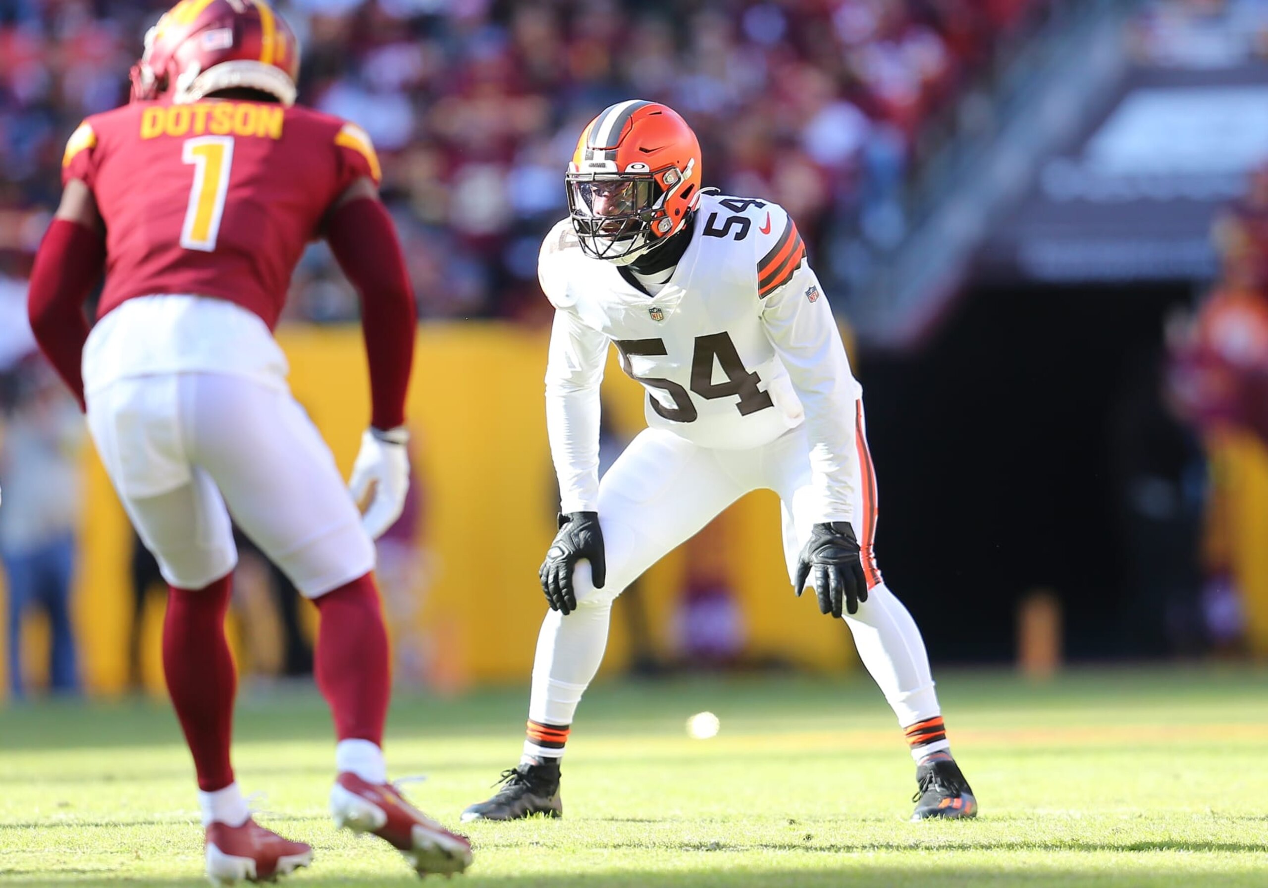 LANDOVER, MD - JANUARY 01: Cleveland Browns linebacker Deion Jones (54) peeks into the backfield during the Cleveland Browns game versus the Washington Commanders on January 01, 2023, at FedEx Field in Landover, MD. (Photo by Lee Coleman/Icon Sportswire via Getty Images)