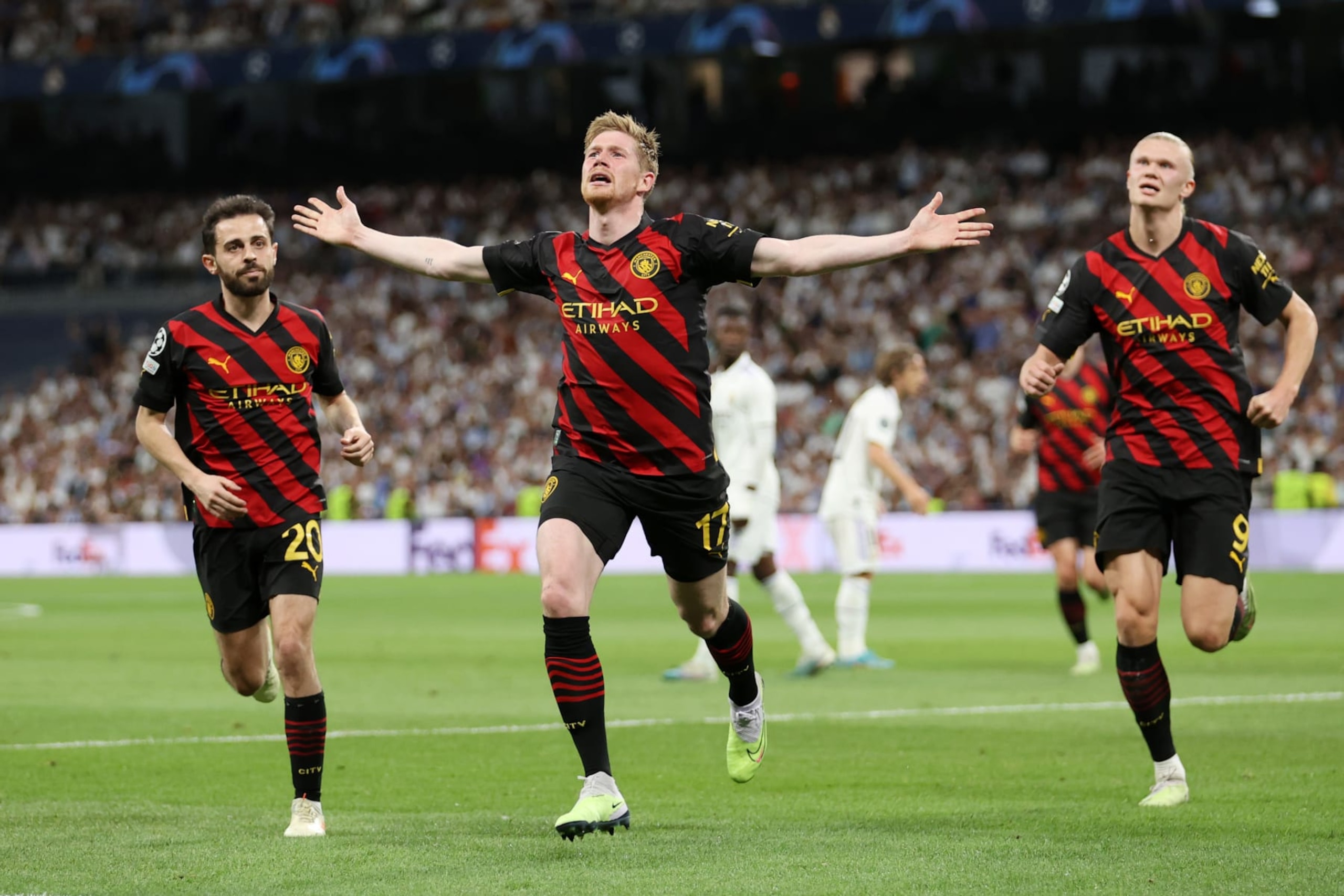MADRID, SPAIN - MAY 09: Kevin De Bruyne of Manchester City celebrates after scoring the team's first goal during the UEFA Champions League semi-final first leg match between Real Madrid and Manchester City FC at Estadio Santiago Bernabeu on May 09, 2023 in Madrid, Spain. (Photo by Julian Finney/Getty Images) MADRID, SPAIN - MAY 09: Kevin De Bruyne of Manchester City celebrates after scoring the team's first goal during the UEFA Champions League semi-final first leg match between Real Madrid and Manchester City FC at Estadio Santiago Bernabeu on May 09, 2023 in Madrid, Spain. (Photo by Julian Finney/Getty Images)