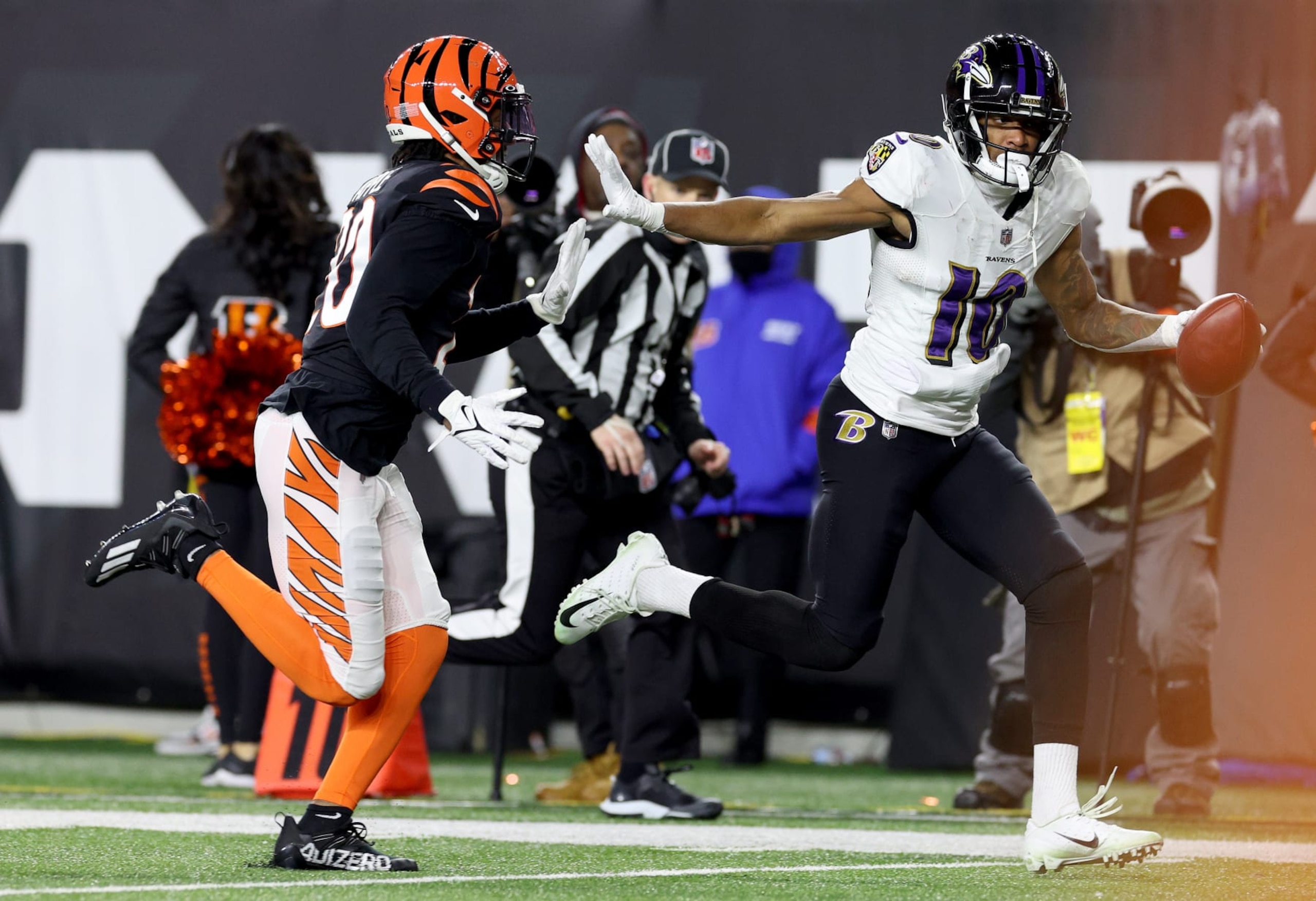CINCINNATI, OHIO - JANUARY 15: Demarcus Robinson #10 of the Baltimore Ravens catches a 41 yard touchdown pass against Eli Apple #20 of the Cincinnati Bengals during the third quarter in the AFC Wild Card playoff game at Paycor Stadium on January 15, 2023 in Cincinnati, Ohio. (Photo by Rob Carr/Getty Images)
