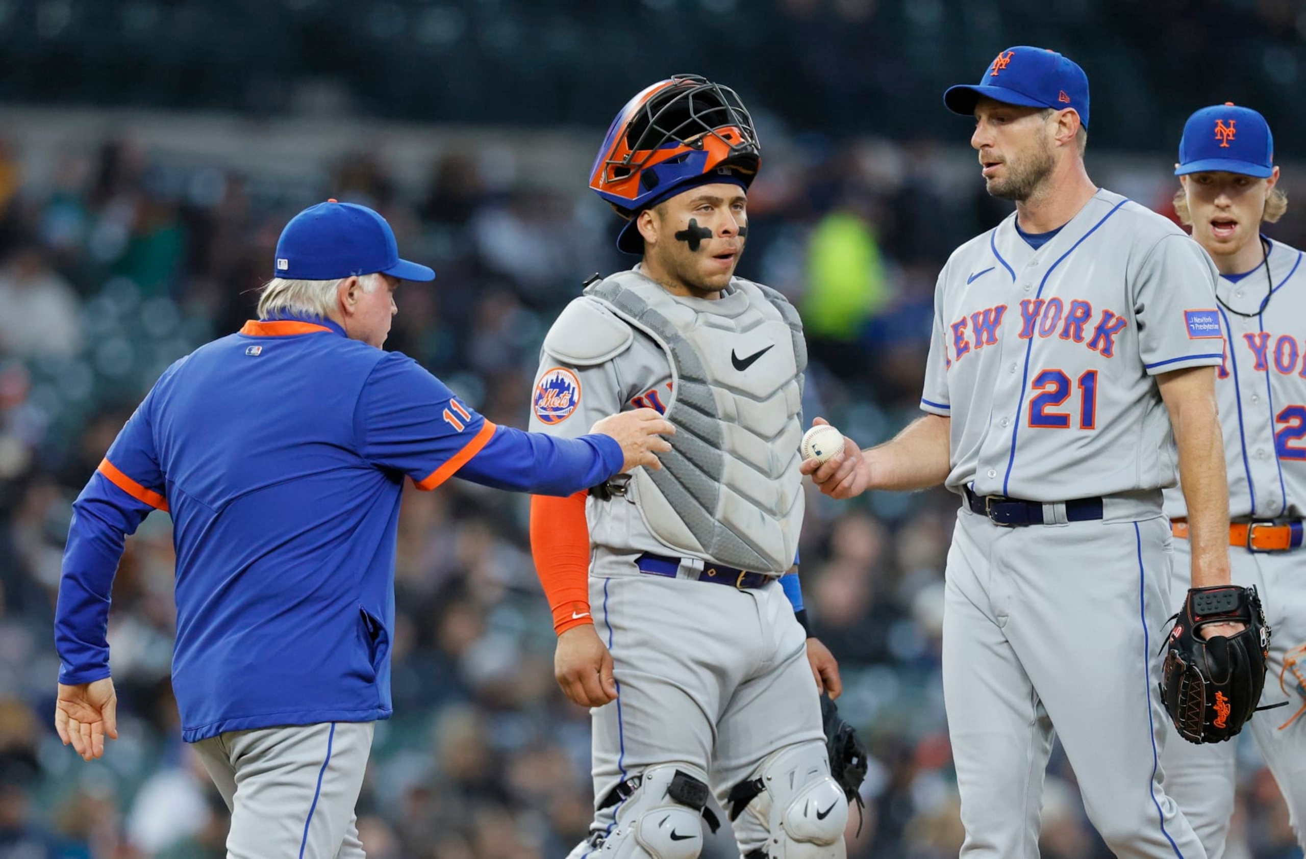 DETROIT, MI -  MAY 3: Max Scherzer #21 of the New York Mets is pulled by manager Buck Showalter #11, with catcher Francisco Alvarez #4 looking, during the fourth inning of game two of a doubleheader against the Detroit Tigers at at Comerica Park on May 3, 2023 in Detroit, Michigan. (Photo by Duane Burleson/Getty Images)