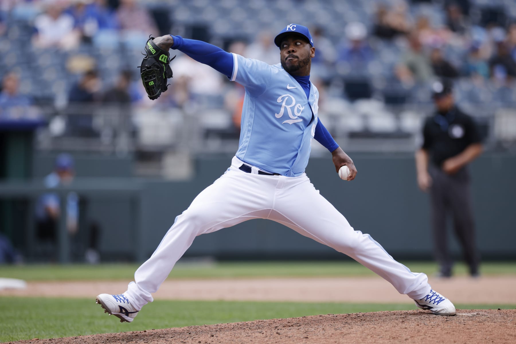 KANSAS CITY, MO - MAY 04: Kansas City Royals relief pitcher Aroldis Chapman (54) delivers a pitch during an MLB game against the Baltimore Orioles on May 04, 2023 at Kauffman Stadium in Kansas City, Missouri. (Photo by Joe Robbins/Icon Sportswire via Getty Images)