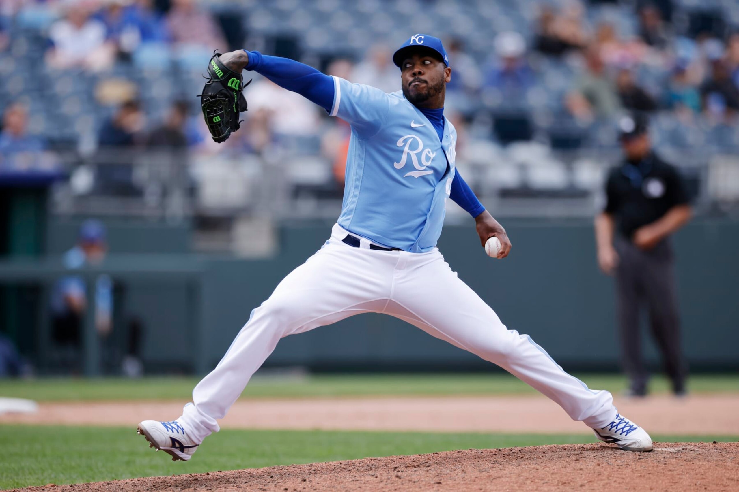 KANSAS CITY, MO - MAY 04: Kansas City Royals relief pitcher Aroldis Chapman (54) delivers a pitch during an MLB game against the Baltimore Orioles on May 04, 2023 at Kauffman Stadium in Kansas City, Missouri. (Photo by Joe Robbins/Icon Sportswire via Getty Images)
