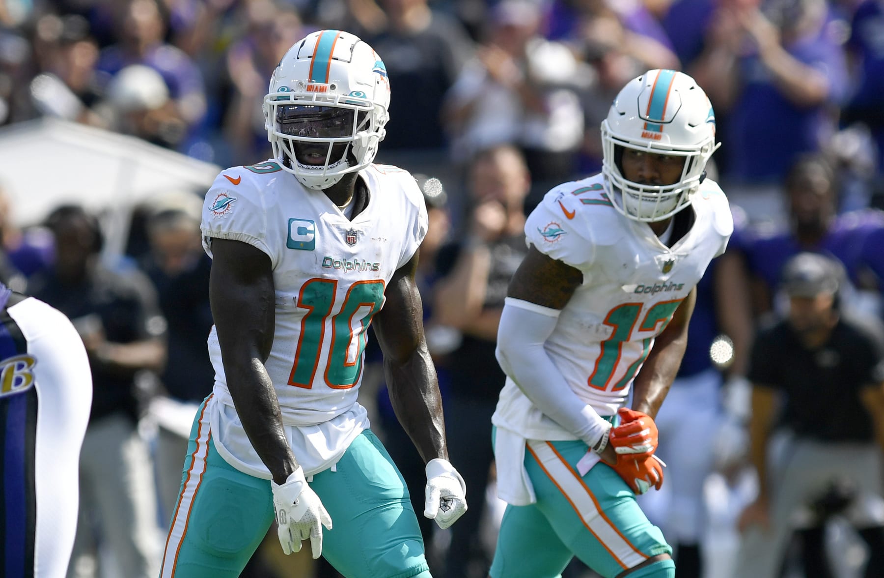 Miami Dolphins WRs Tyreek Hill (L) and Jaylen Waddle (R)