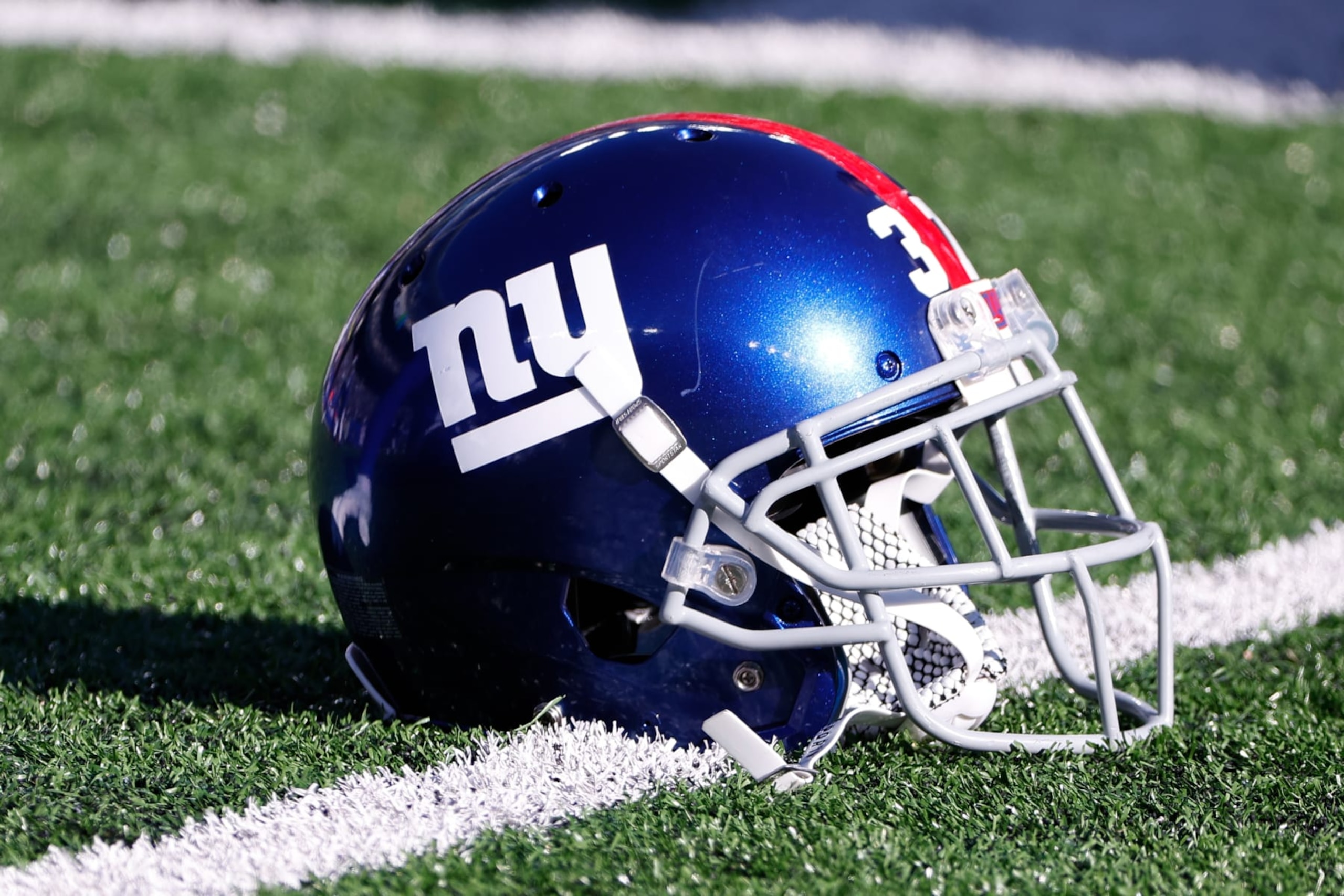 EAST RUTHERFORD, NJ - JANUARY 01:  A general view of a New York Giants helmet on the field prior to the National Football League game between the New York Giants and the Indianapolis Colts on January 1, 2023 at MetLife Stadium in East Rutherford, New Jersey.  (Photo by Rich Graessle/Icon Sportswire via Getty Images)