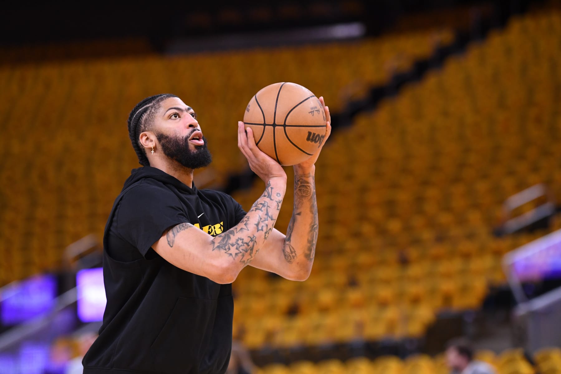 SAN FRANCISCO, CA - MAY 10: Anthony Davis #3 of the Los Angeles Lakers warms up before Game Five of the Western Conference Semi-Finals of the 2023 NBA Playoffs against the Golden State Warriors on May 10, 2023 at Chase Center in San Francisco, California. NOTE TO USER: User expressly acknowledges and agrees that, by downloading and or using this photograph, user is consenting to the terms and conditions of Getty Images License Agreement. Mandatory Copyright Notice: Copyright 2023 NBAE (Photo by Noah Graham/NBAE via Getty Images)