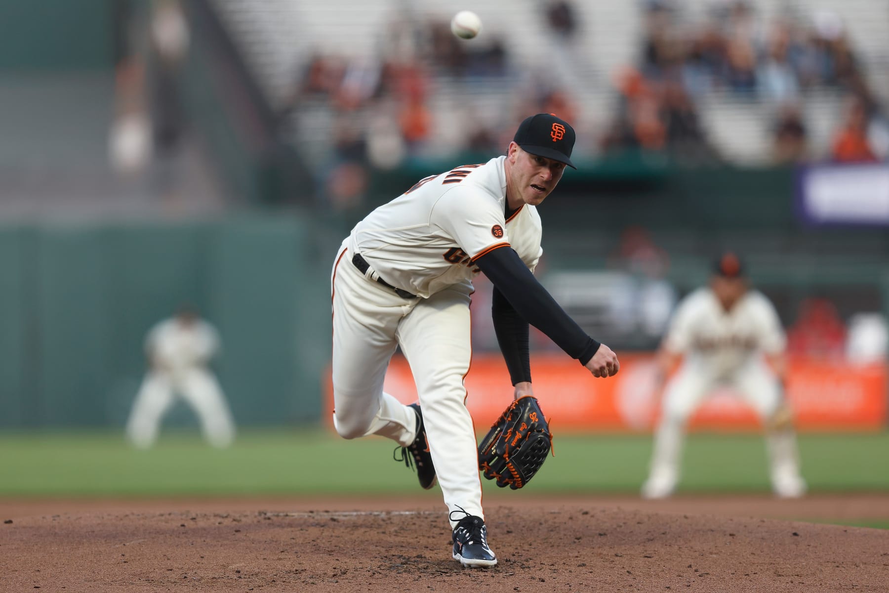 SAN FRANCISCO, CALIFORNIA - MAY 08: Anthony DeSclafani #26 of the San Francisco Giants pitches in the top of the third inning against the Washington Nationals at Oracle Park on May 08, 2023 in San Francisco, California. (Photo by Lachlan Cunningham/Getty Images)