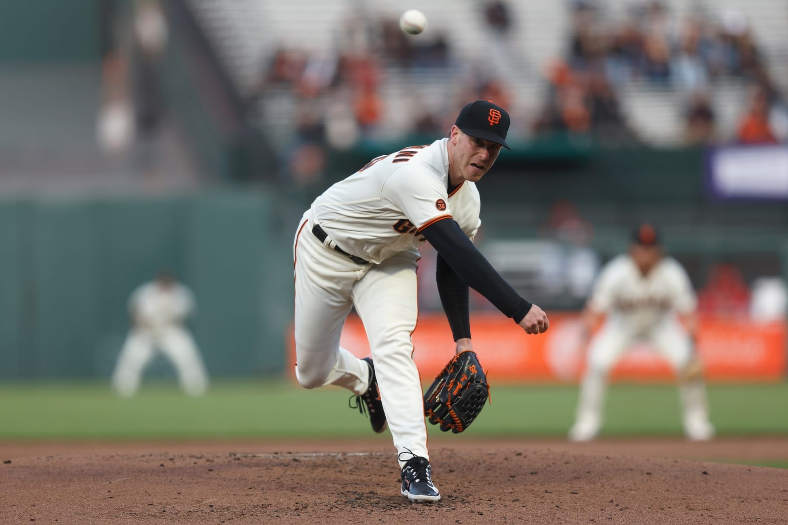 SAN FRANCISCO, CALIFORNIA - MAY 08: Anthony DeSclafani #26 of the San Francisco Giants pitches in the top of the third inning against the Washington Nationals at Oracle Park on May 08, 2023 in San Francisco, California. (Photo by Lachlan Cunningham/Getty Images)