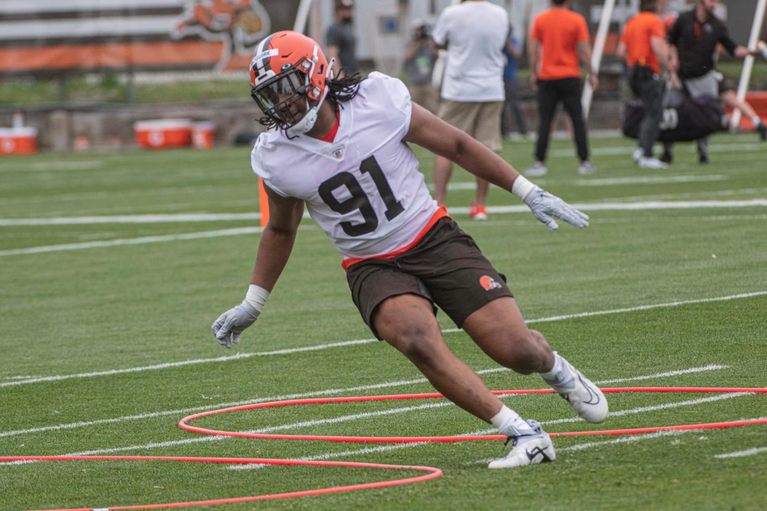 Cleveland Browns rookie Isaiah McGuire runs a drill at the NFL team's rookie minicamp in Berea, Ohio, Friday, May 12, 2023. (AP Photo/Phil Long)
