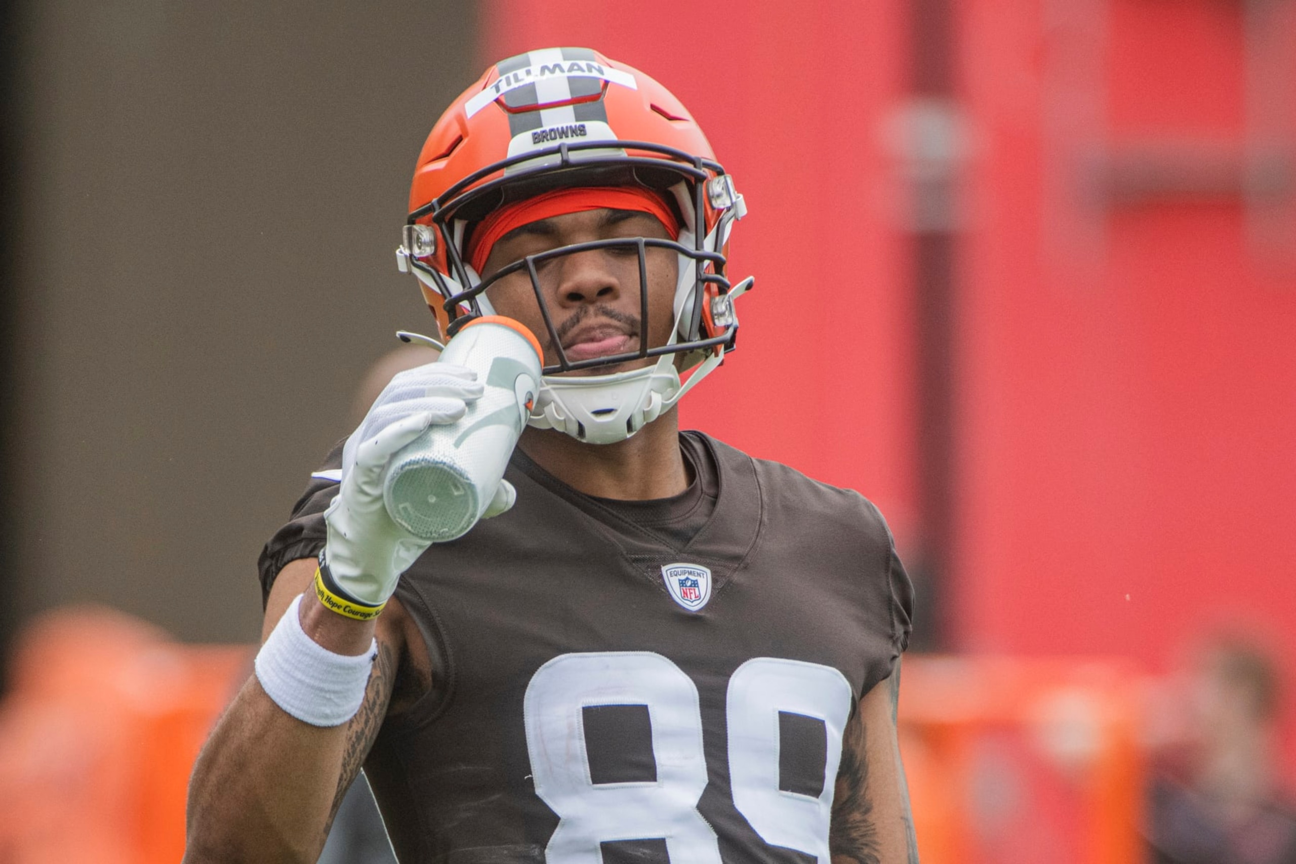 Cleveland Browns rookie Cedric Tillman takes a break during the NFL football team's rookie minicamp in Berea, Ohio, Friday, May 12, 2023. (AP Photo/Phil Long)