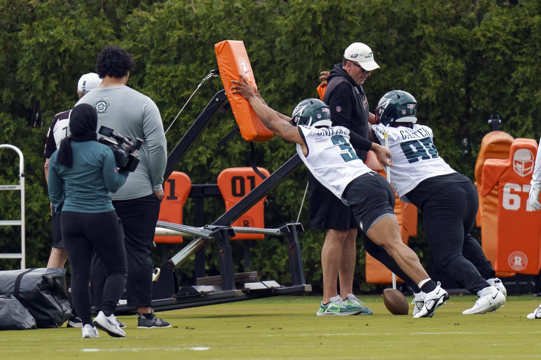 Philadelphia Eagles' Nolan Smith, center, and Jalen Carter, right, runs a drill during NFL rookie football minicamp, Friday, May 5, 2023, in Philadelphia. (AP Photo/Chris Szagola)