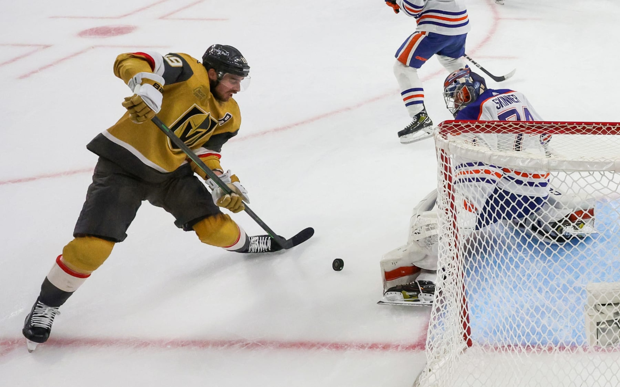 LAS VEGAS, NEVADA - MAY 12: Stuart Skinner #74 of the Edmonton Oilers makes a save against Reilly Smith #19 of the Vegas Golden Knights in the first period of Game Five of the Second Round of the 2023 Stanley Cup Playoffs at T-Mobile Arena on May 12, 2023 in Las Vegas, Nevada. The Golden Knights defeated the Oilers 4-3. (Photo by Ethan Miller/Getty Images) LAS VEGAS, NEVADA - MAY 12: Stuart Skinner #74 of the Edmonton Oilers makes a save against Reilly Smith #19 of the Vegas Golden Knights in the first period of Game Five of the Second Round of the 2023 Stanley Cup Playoffs at T-Mobile Arena on May 12, 2023 in Las Vegas, Nevada. The Golden Knights defeated the Oilers 4-3. (Photo by Ethan Miller/Getty Images)