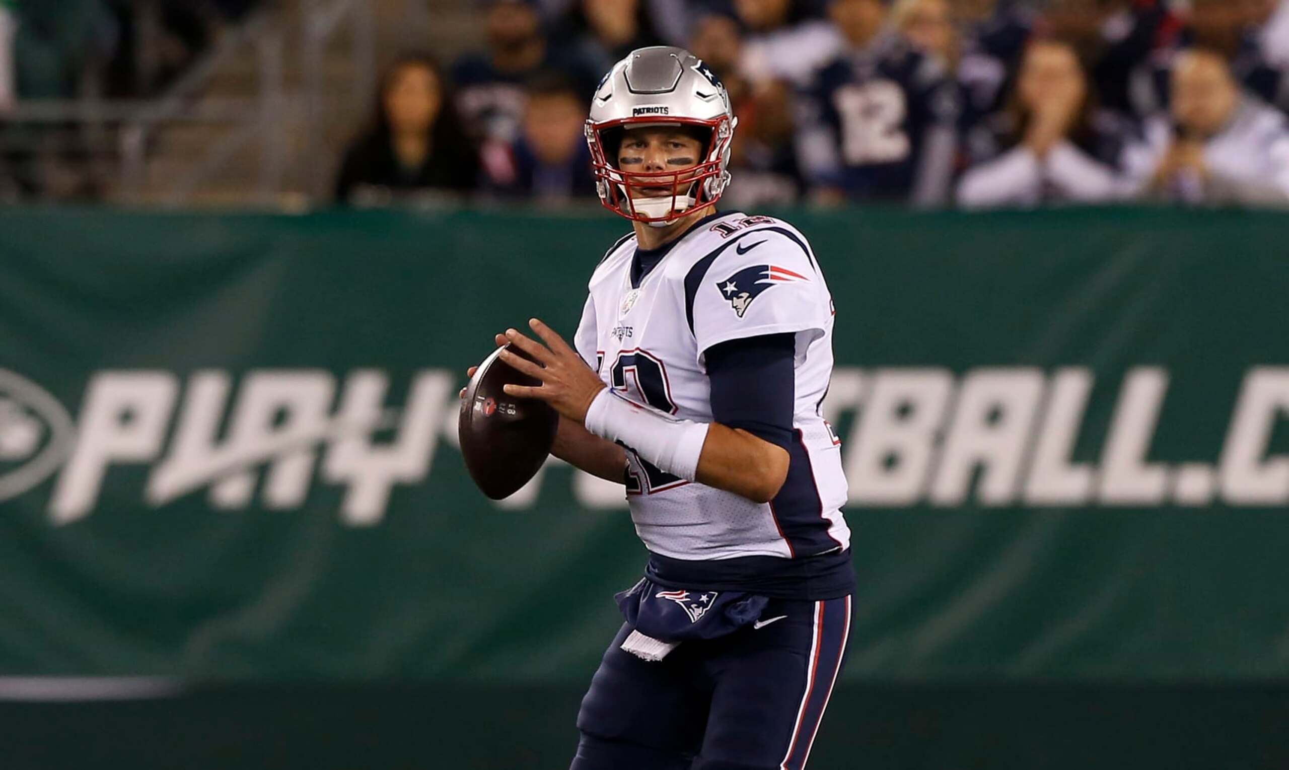 EAST RUTHERFORD, NEW JERSEY - OCTOBER 21:   (NEW YORK DAILIES OUT)  Tom Brady #12 of the New England Patriots in action against the New York Jets at MetLife Stadium on October 21, 2019 in East Rutherford, New Jersey. The Patriots defeated the Jets 33-0. (Photo by Jim McIsaac/Getty Images)
