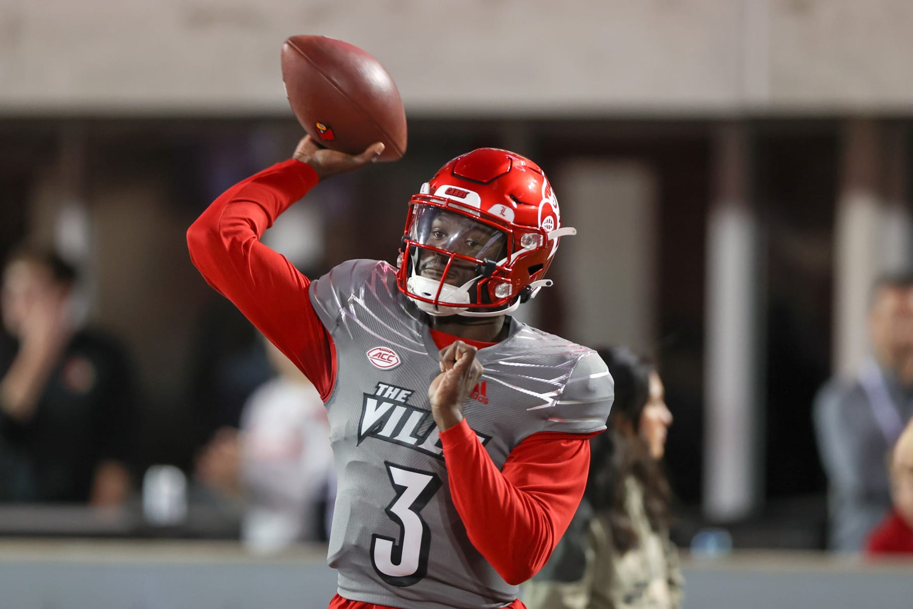 LOUISVILLE, KY - NOVEMBER 05: Louisville Cardinals quarterback Malik Cunningham (3) warms up prior to the college football game between the James Madison Dukes and Louisville Cardinals on November 5, 2022, at Cardinal Stadium in Louisville, KY. (Photo by Frank Jansky/Icon Sportswire via Getty Images)