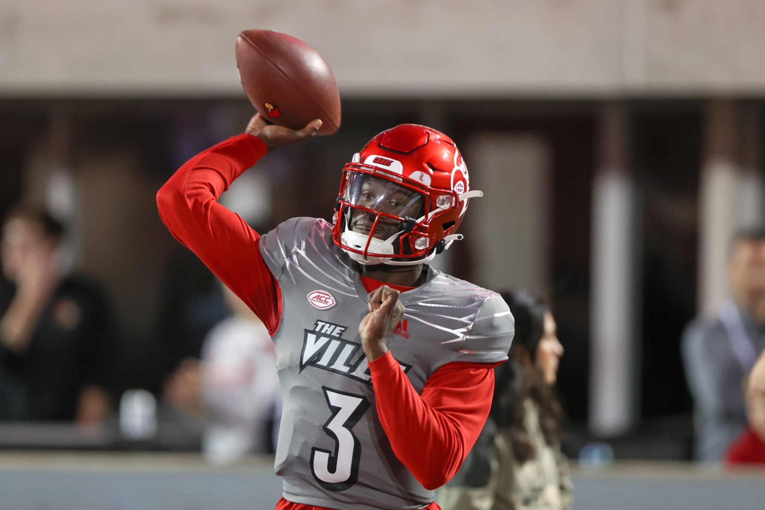 LOUISVILLE, KY - NOVEMBER 05: Louisville Cardinals quarterback Malik Cunningham (3) warms up prior to the college football game between the James Madison Dukes and Louisville Cardinals on November 5, 2022, at Cardinal Stadium in Louisville, KY. (Photo by Frank Jansky/Icon Sportswire via Getty Images)