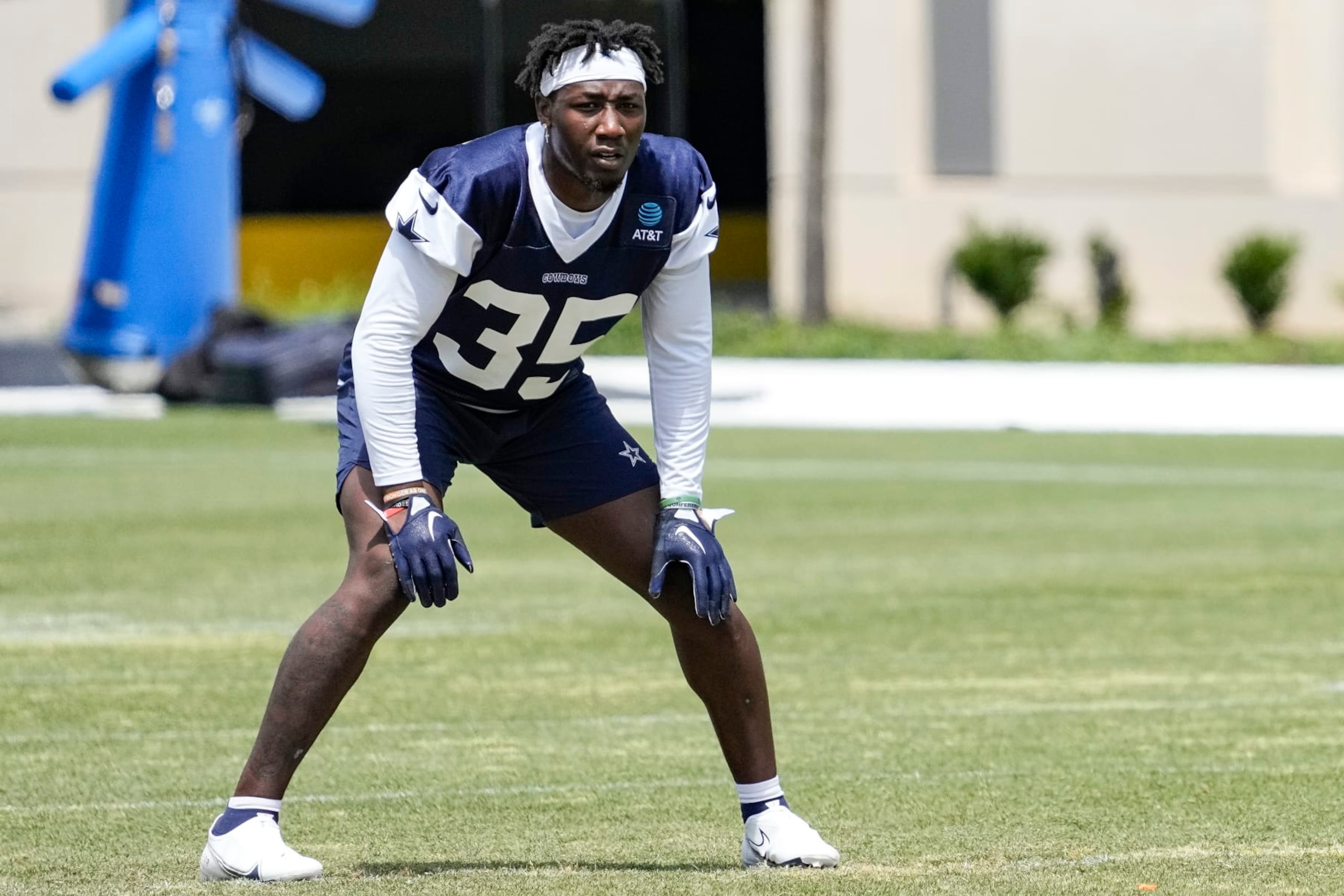 Cowboys LB DeMarvion Overshown