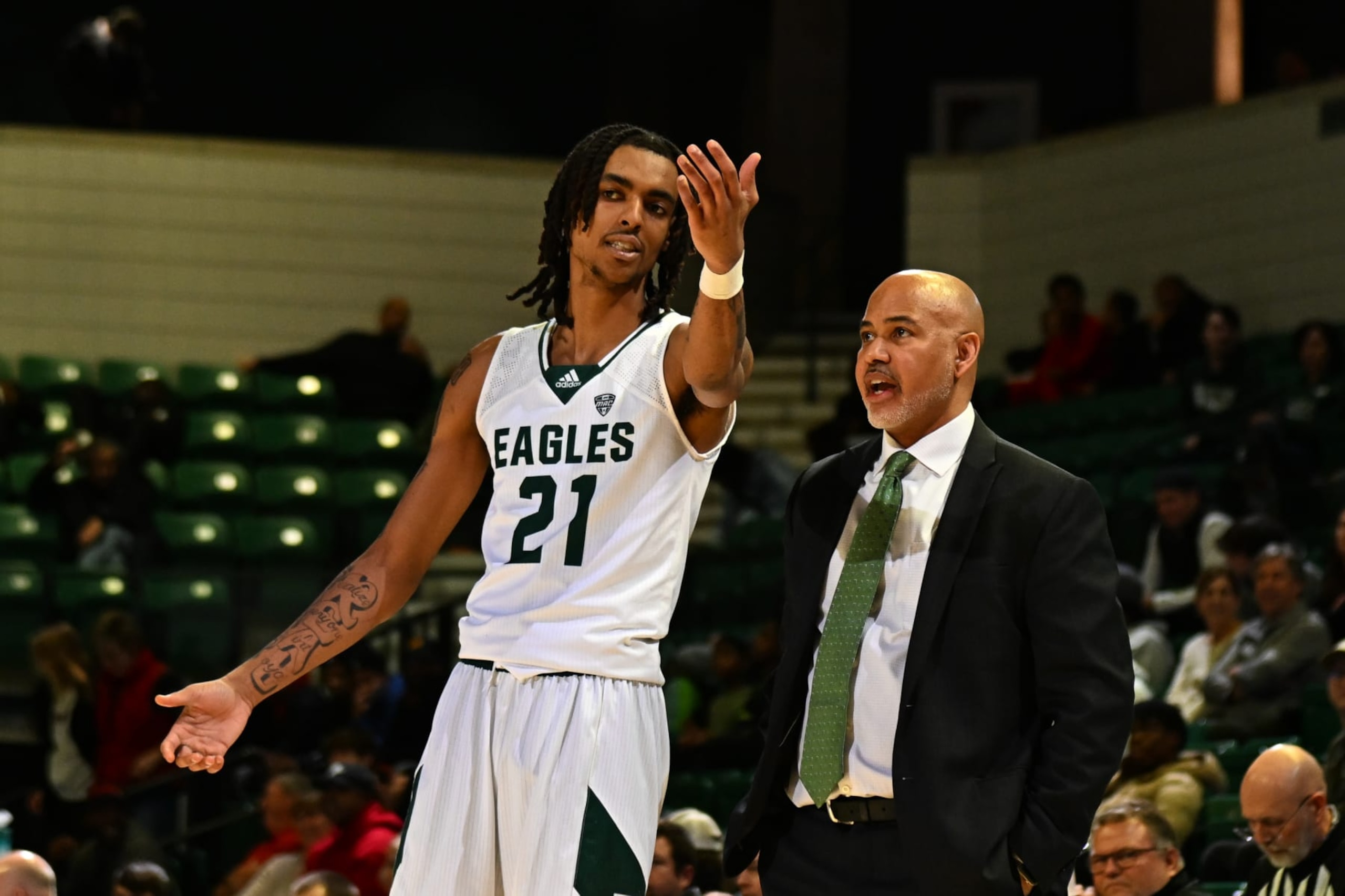YPSILANTI, MI - FEBRUARY 25: Eastern Michigan Eagles head coach Stan Heath talks to Eastern Michigan Eagles forward Emoni Bates (21) during a stoppage during the Eastern Michigan Eagles game versus the Ball State Cardinals on Saturday February 25, 2023 at the George Gervin GameAbove Center in Ypsilanti, MI. (Photo by Steven King/Icon Sportswire via Getty Images)