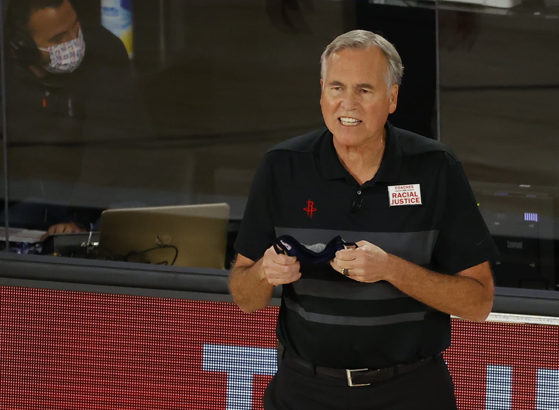 LAKE BUENA VISTA, FLORIDA - AUGUST 29: Mike D'Antoni of the Houston Rockets yells to his team against the Oklahoma City Thunder during the fourth quarter in Game Five of the Western Conference First Round during the 2020 NBA Playoffs at the Field House at ESPN Wide World Of Sports Complex on August 29, 2020 in Lake Buena Vista, Florida. NOTE TO USER: User expressly acknowledges and agrees that, by downloading and or using this photograph, User is consenting to the terms and conditions of the Getty Images License Agreement. (Photo by Kevin C. Cox/Getty Images)