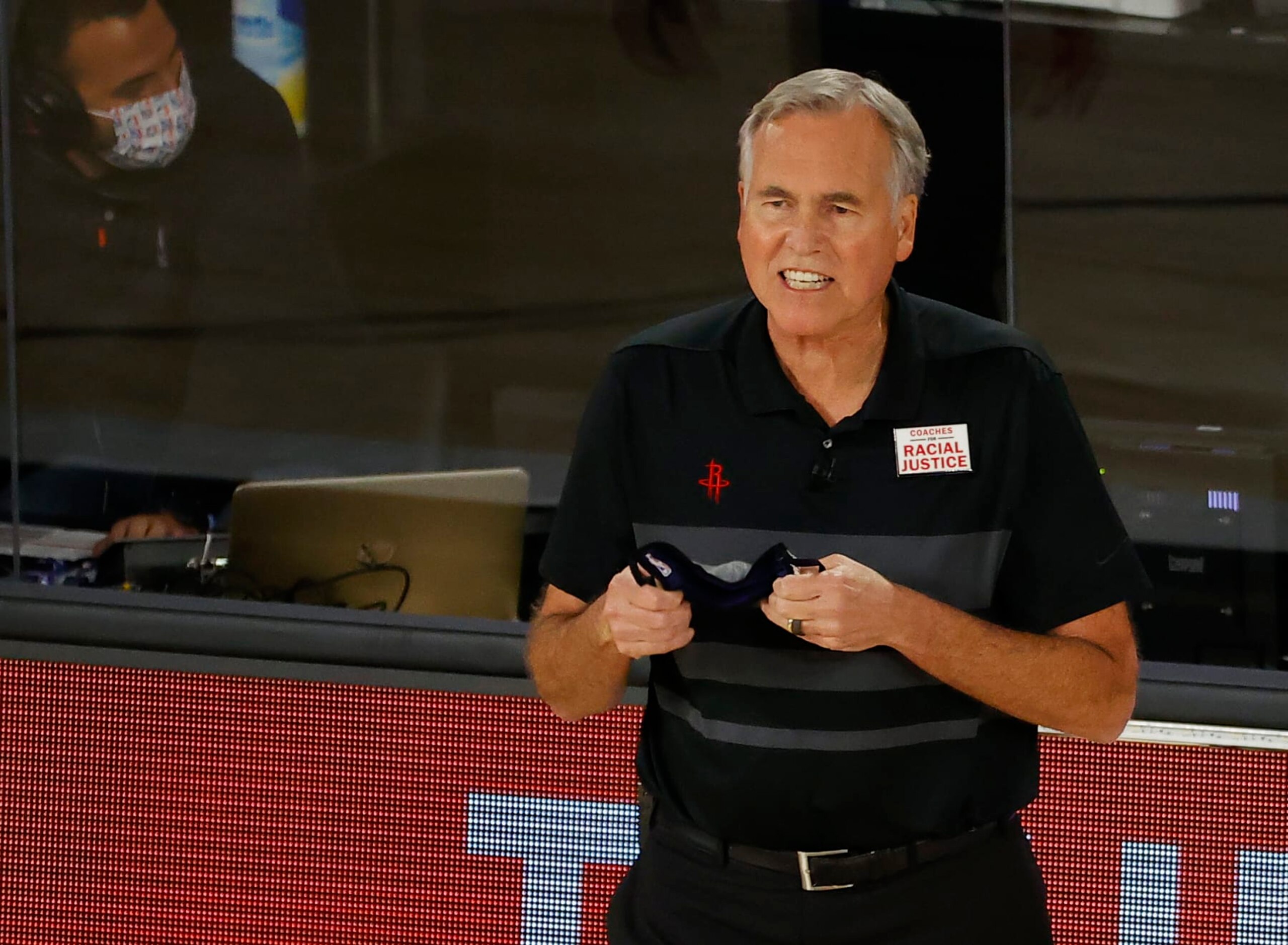 LAKE BUENA VISTA, FLORIDA - AUGUST 29: Mike D'Antoni of the Houston Rockets yells to his team against the Oklahoma City Thunder during the fourth quarter in Game Five of the Western Conference First Round during the 2020 NBA Playoffs at the Field House at ESPN Wide World Of Sports Complex on August 29, 2020 in Lake Buena Vista, Florida. NOTE TO USER: User expressly acknowledges and agrees that, by downloading and or using this photograph, User is consenting to the terms and conditions of the Getty Images License Agreement. (Photo by Kevin C. Cox/Getty Images)