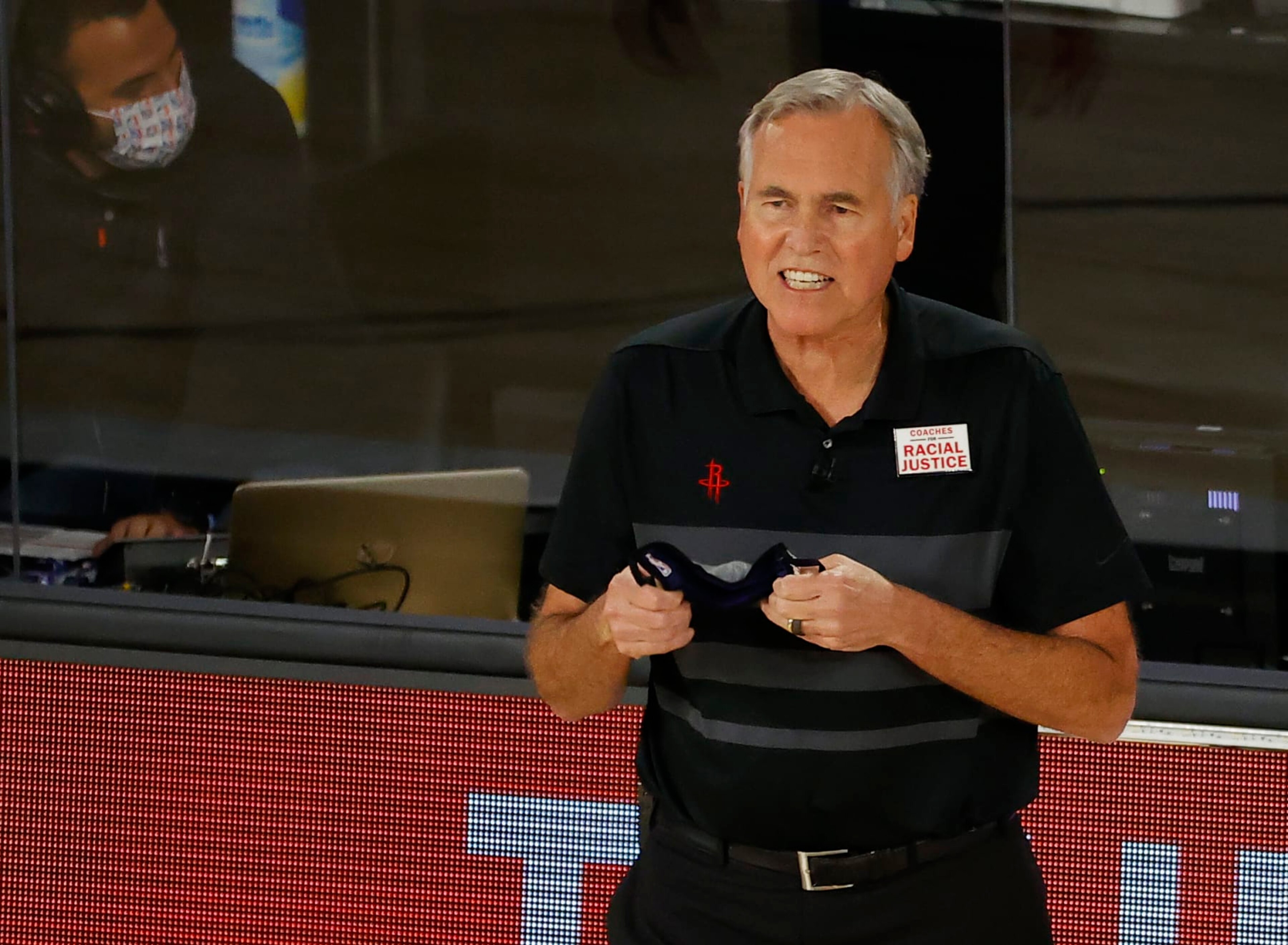 LAKE BUENA VISTA, FLORIDA - AUGUST 29: Mike D'Antoni of the Houston Rockets yells to his team against the Oklahoma City Thunder during the fourth quarter in Game Five of the Western Conference First Round during the 2020 NBA Playoffs at the Field House at ESPN Wide World Of Sports Complex on August 29, 2020 in Lake Buena Vista, Florida. NOTE TO USER: User expressly acknowledges and agrees that, by downloading and or using this photograph, User is consenting to the terms and conditions of the Getty Images License Agreement. (Photo by Kevin C. Cox/Getty Images)