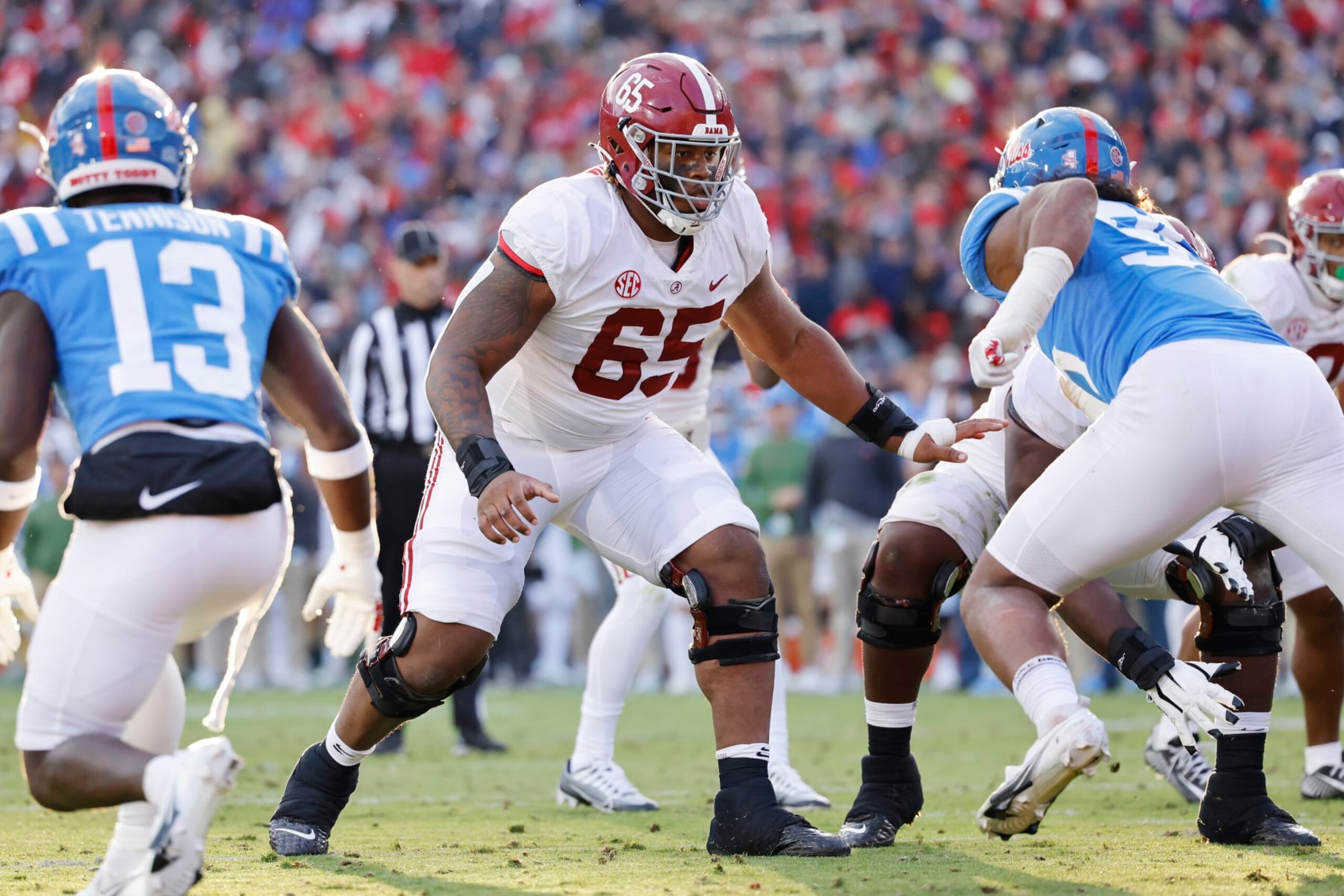 OXFORD, MS - NOVEMBER 12: Alabama Crimson Tide offensive lineman JC Latham (65) blocks during a college football game against the Mississippi Rebels on November 12, 2022 at Vaught-Hemingway Stadium in Oxford, Mississippi. (Photo by Joe Robbins/Icon Sportswire via Getty Images)
