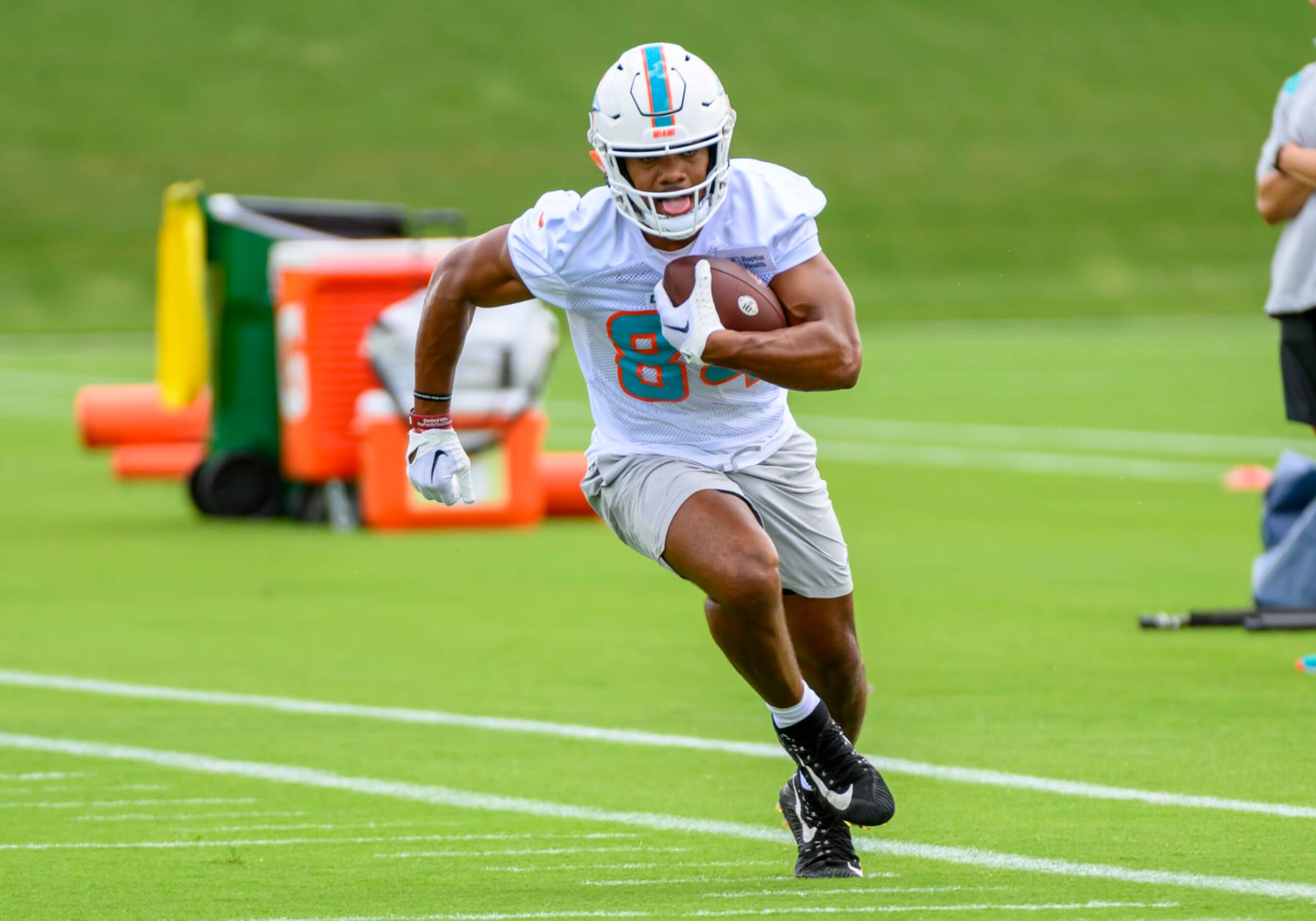 MIAMI GARDENS, FL - MAY 12: Miami Dolphins tight end Elijah Higgins (84) runs on the field during the rookie minicamp at the Baptist Health Training Complex on May 12, 2023 in Miami Gardens, Florida. (Photo by Doug Murray/Icon Sportswire via Getty Images)
