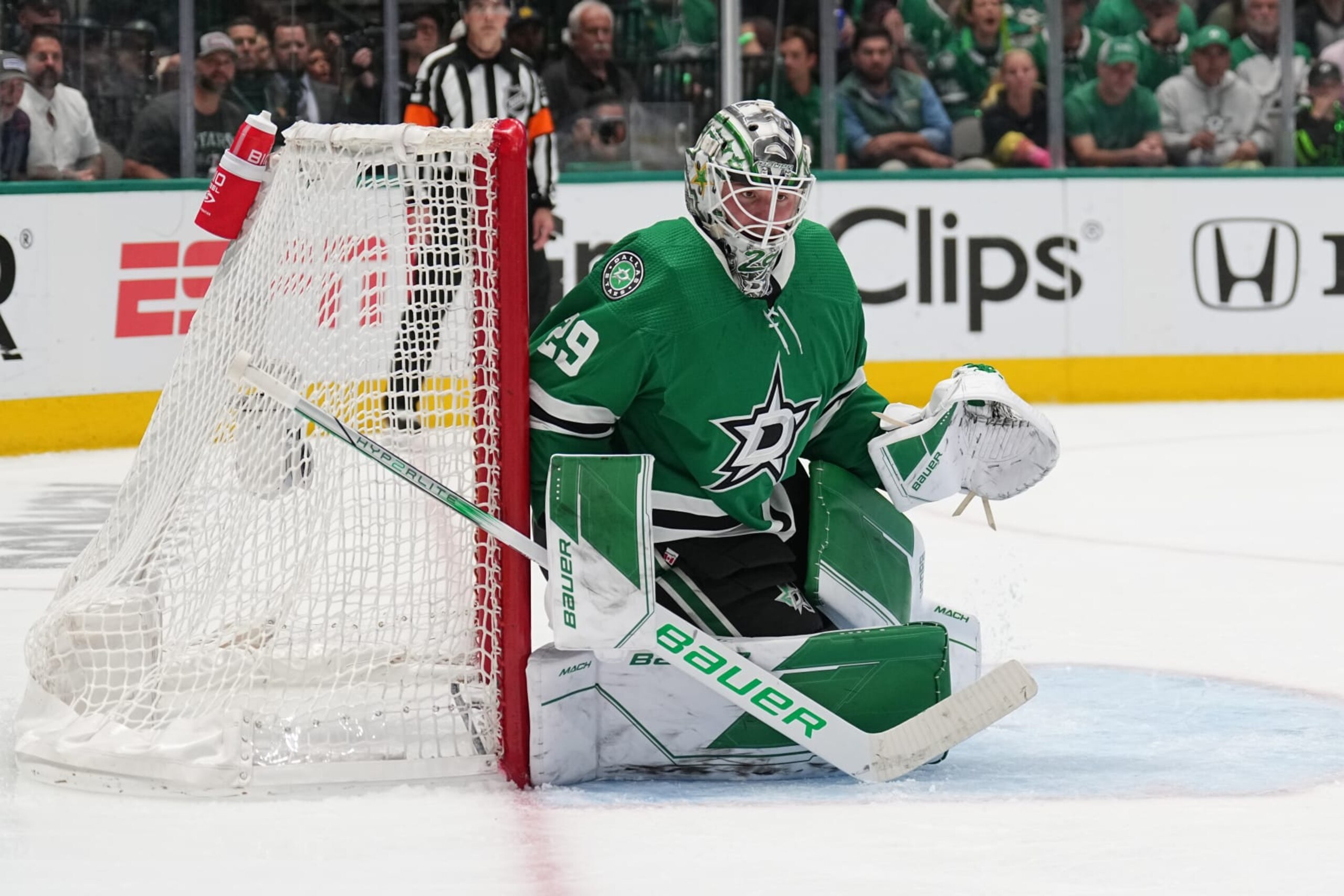 DALLAS, TX MAY 15: Jake Oettinger #29 of the Dallas Stars tends goal against the Seattle Kraken in Game Seven of the Second Round of the 2023 Stanley Cup Playoffs at American Airlines Center on May 15, 2023, in Dallas, Texas (Photo by Glenn James/NHLI via Getty Images) DALLAS, TX MAY 15: Jake Oettinger #29 of the Dallas Stars tends goal against the Seattle Kraken in Game Seven of the Second Round of the 2023 Stanley Cup Playoffs at American Airlines Center on May 15, 2023, in Dallas, Texas (Photo by Glenn James/NHLI via Getty Images)