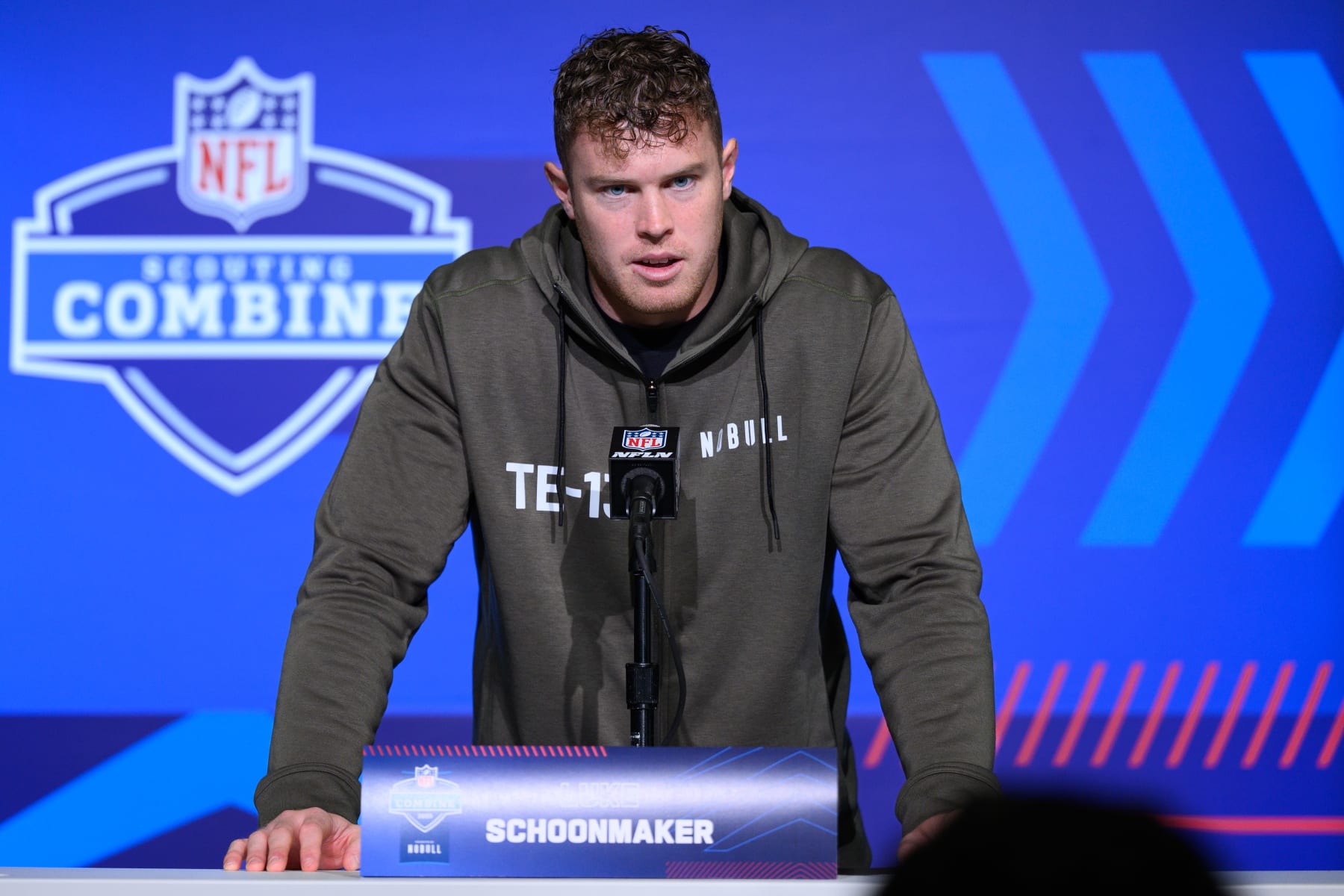 INDIANAPOLIS, IN - MARCH 03: Michigan tight end Luke Schoonmaker answers questions from the media during the NFL Scouting Combine on March 3, 2023, at the Indiana Convention Center in Indianapolis, IN. (Photo by Zach Bolinger/Icon Sportswire via Getty Images)