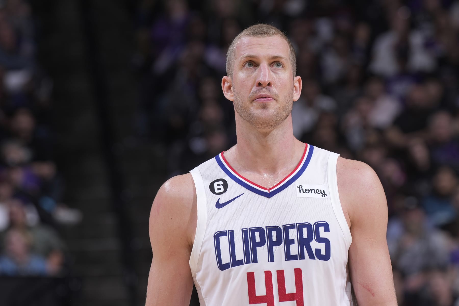 SACRAMENTO, CA - MARCH 3: Mason Plumlee #44 of the Los Angeles Clippers looks on during the game against the Sacramento Kings on March 3, 2023 at Golden 1 Center in Sacramento, California. NOTE TO USER: User expressly acknowledges and agrees that, by downloading and or using this photograph, User is consenting to the terms and conditions of the Getty Images Agreement. Mandatory Copyright Notice: Copyright 2023 NBAE (Photo by Rocky Widner/NBAE via Getty Images)