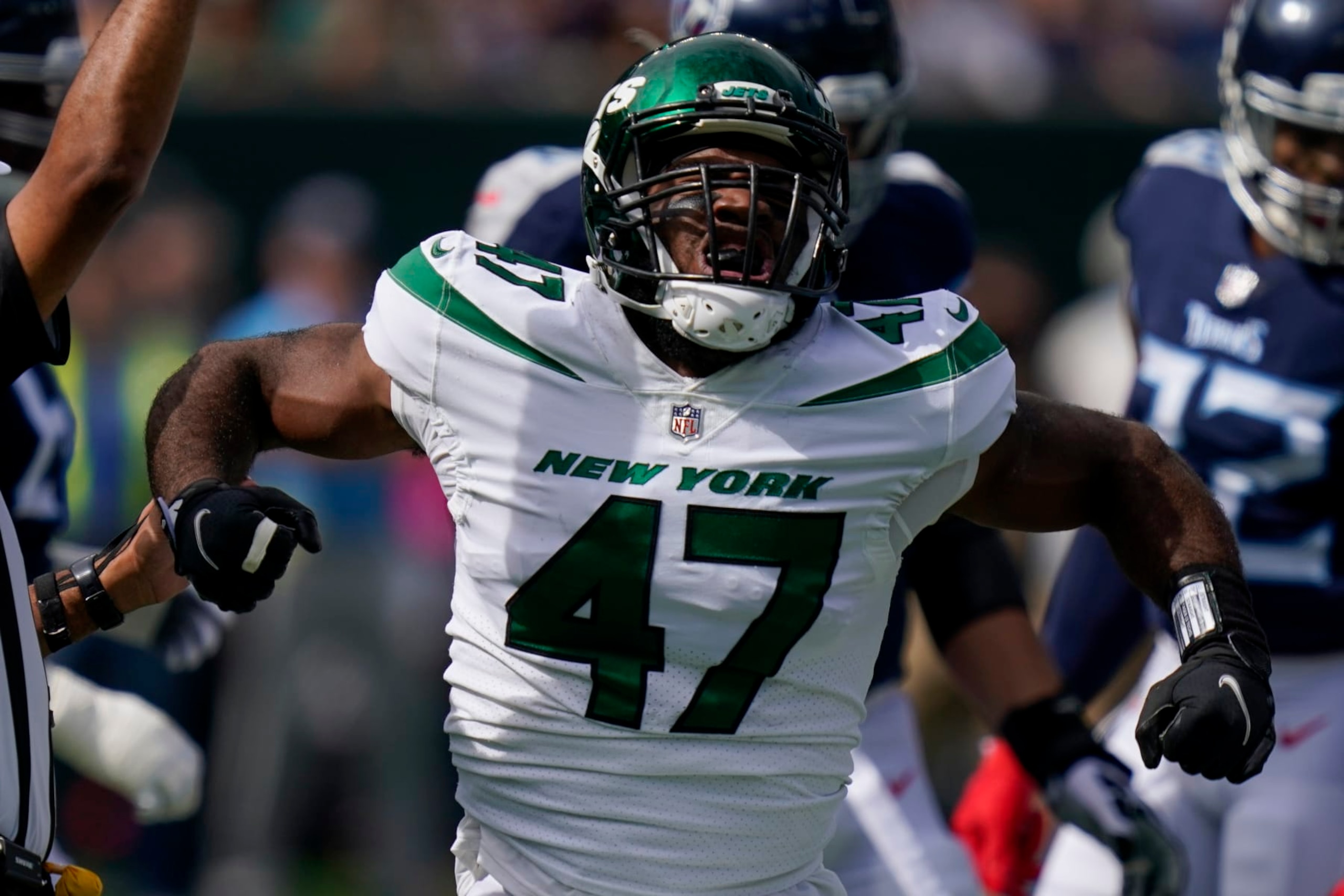 Jets Edge Bryce Huff