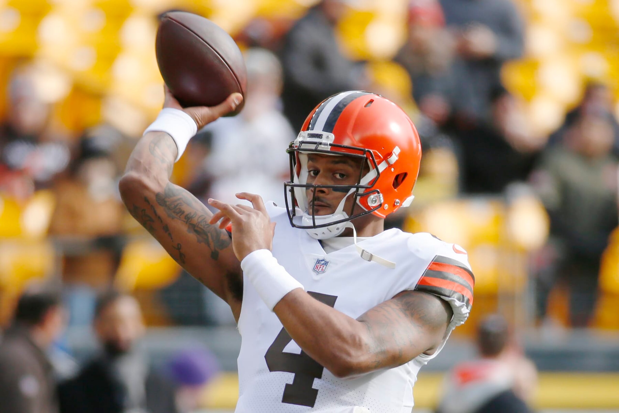 PITTSBURGH, PENNSYLVANIA - JANUARY 08: Deshaun Watson #4 of the Cleveland Browns warms up before the game against the Pittsburgh Steelers at Acrisure Stadium on January 08, 2023 in Pittsburgh, Pennsylvania. (Photo by Justin K. Aller/Getty Images) PITTSBURGH, PENNSYLVANIA - JANUARY 08: Deshaun Watson #4 of the Cleveland Browns warms up before the game against the Pittsburgh Steelers at Acrisure Stadium on January 08, 2023 in Pittsburgh, Pennsylvania. (Photo by Justin K. Aller/Getty Images)
