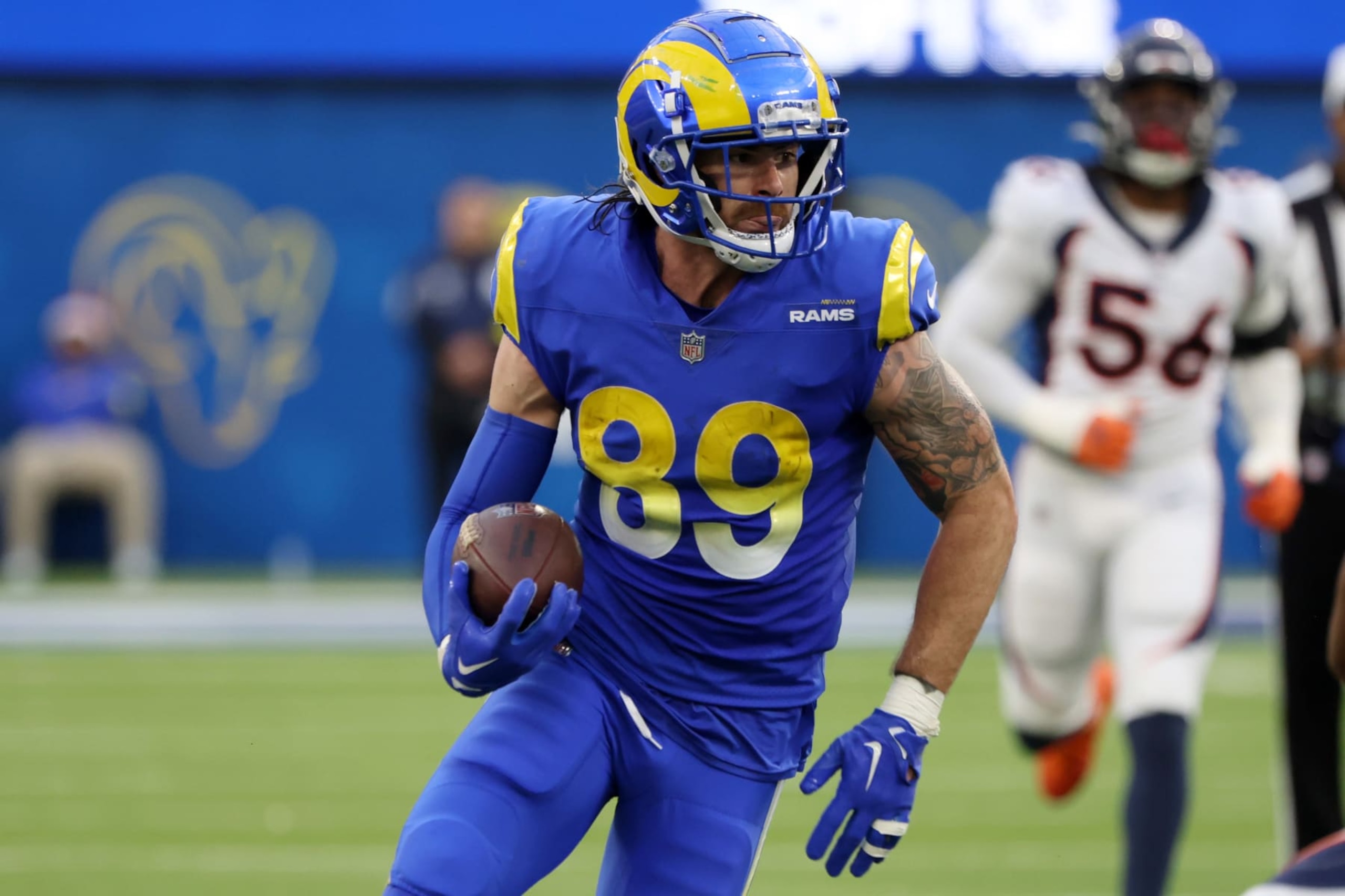 INGLEWOOD, CALIFORNIA - DECEMBER 25: Tyler Higbee #89 of the Los Angeles Rams runs with the ball during the first half of the game against the Denver Broncos at SoFi Stadium on December 25, 2022 in Inglewood, California. (Photo by Katelyn Mulcahy/Getty Images)