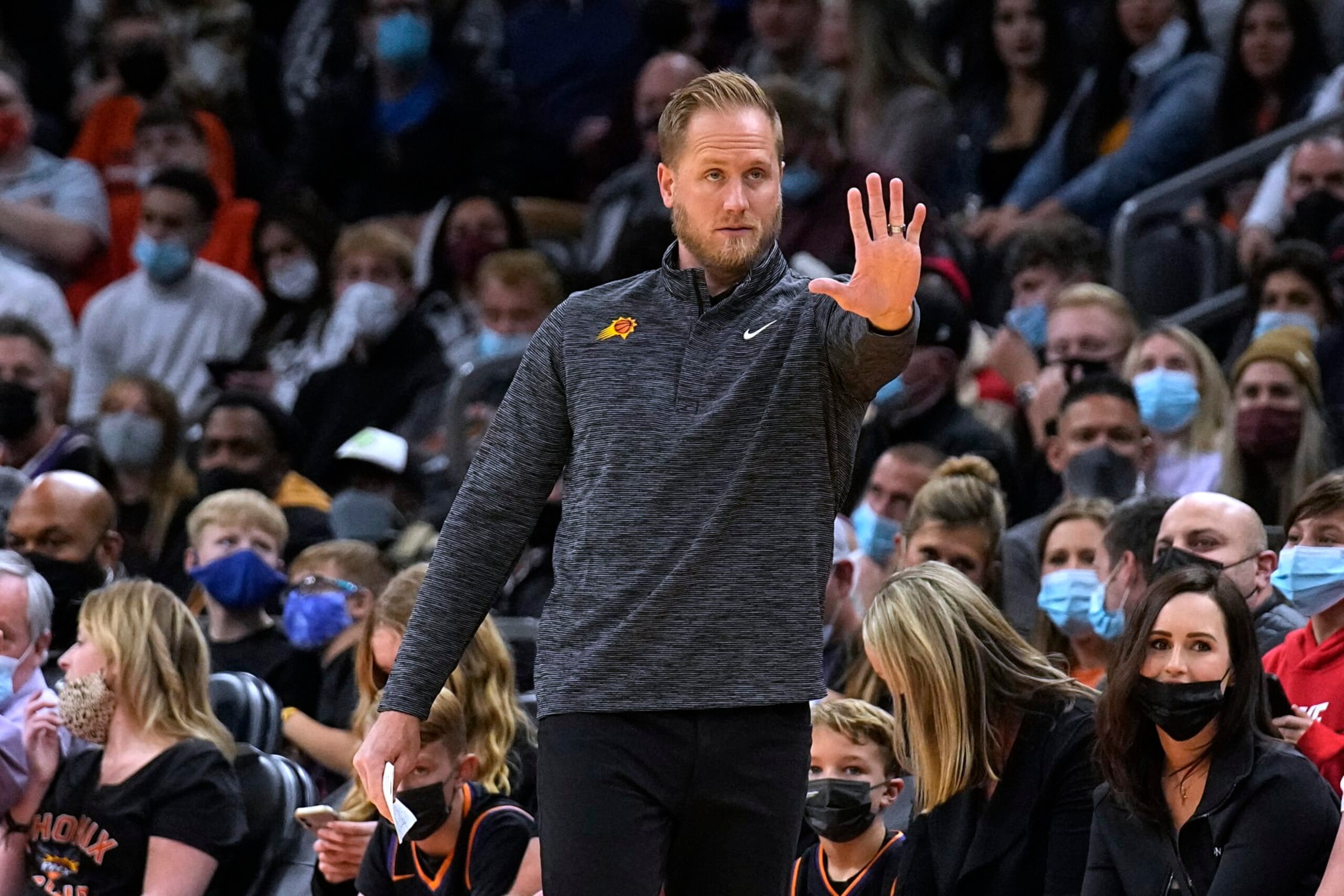 Phoenix Suns acting coach Kevin Young calls out a play during the first half of an NBA basketball game against the Memphis Grizzlies, Monday, Dec. 27, 2021, in Phoenix. Suns coach Monty Williams is in COVID-19 health and safety protocol. (AP Photo/Rick Scuteri)