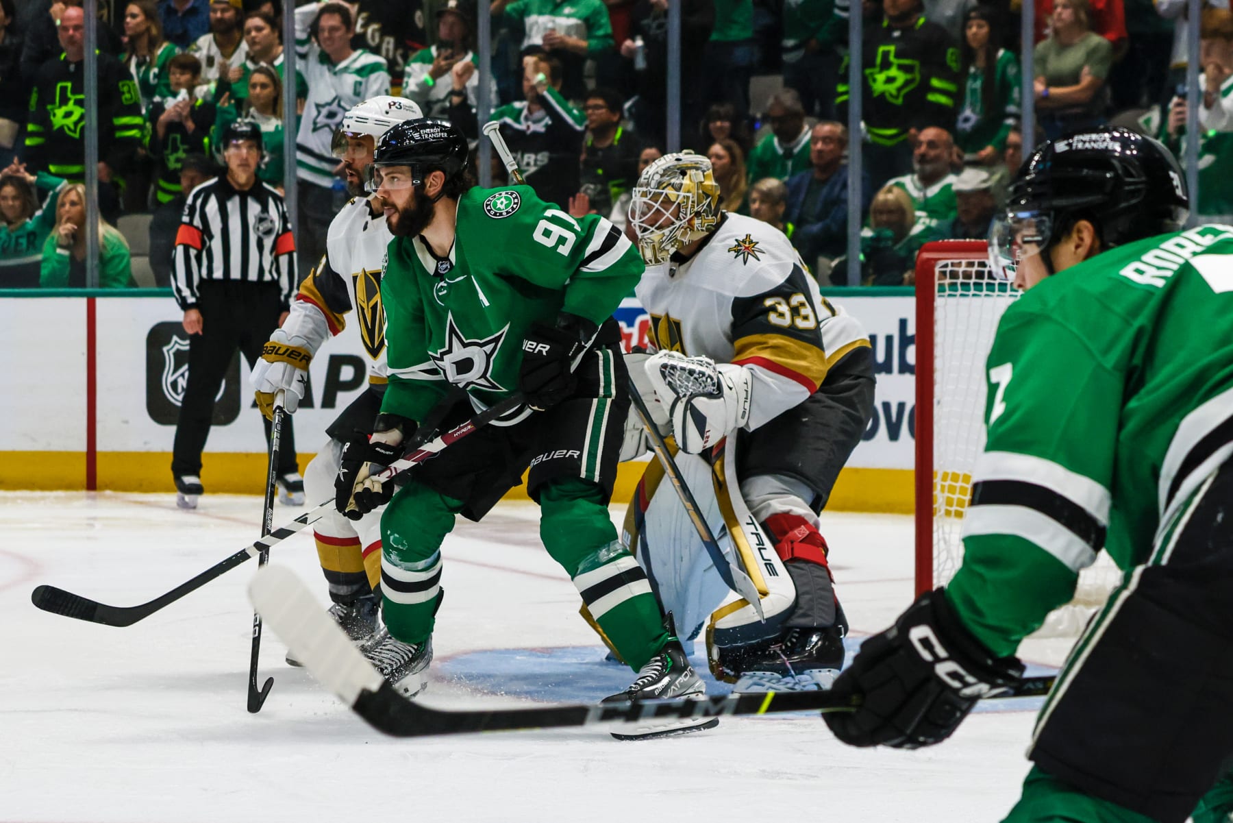 DALLAS, TX - MAY 25: Vegas Golden Knights defenseman Alec Martinez (23) and Dallas Stars center Tyler Seguin (91) set up in front of goaltender Adin Hill (33) during game 4 of the Western Conference Finals between the Dallas Stars and the Vegas Golden Knights on May 25, 2023 at the American Airlines Center in Dallas, Texas. (Photo by Matthew Pearce/Icon Sportswire via Getty Images)