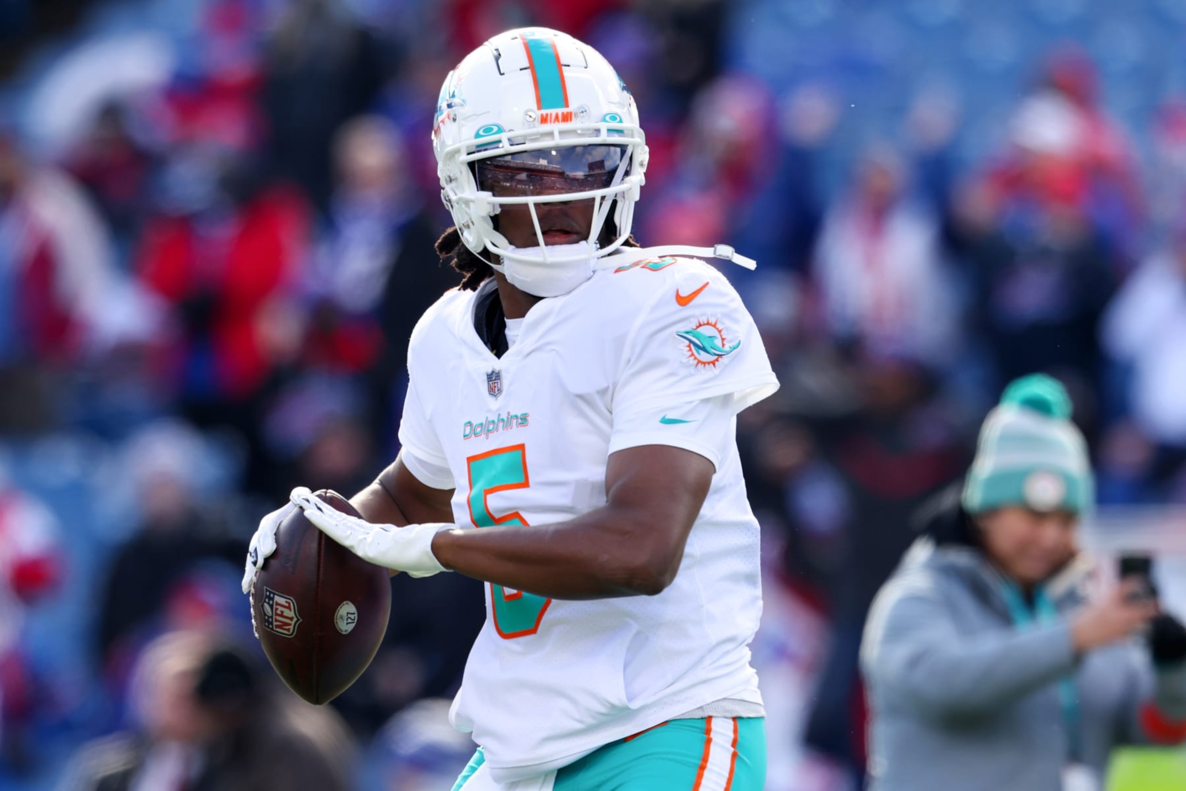 ORCHARD PARK, NEW YORK - JANUARY 15: Teddy Bridgewater #5 of the Miami Dolphins warms up prior to a game against the Buffalo Bills in the AFC Wild Card playoff game at Highmark Stadium on January 15, 2023 in Orchard Park, New York. (Photo by Bryan M. Bennett/Getty Images) ORCHARD PARK, NEW YORK - JANUARY 15: Teddy Bridgewater #5 of the Miami Dolphins warms up prior to a game against the Buffalo Bills in the AFC Wild Card playoff game at Highmark Stadium on January 15, 2023 in Orchard Park, New York. (Photo by Bryan M. Bennett/Getty Images)