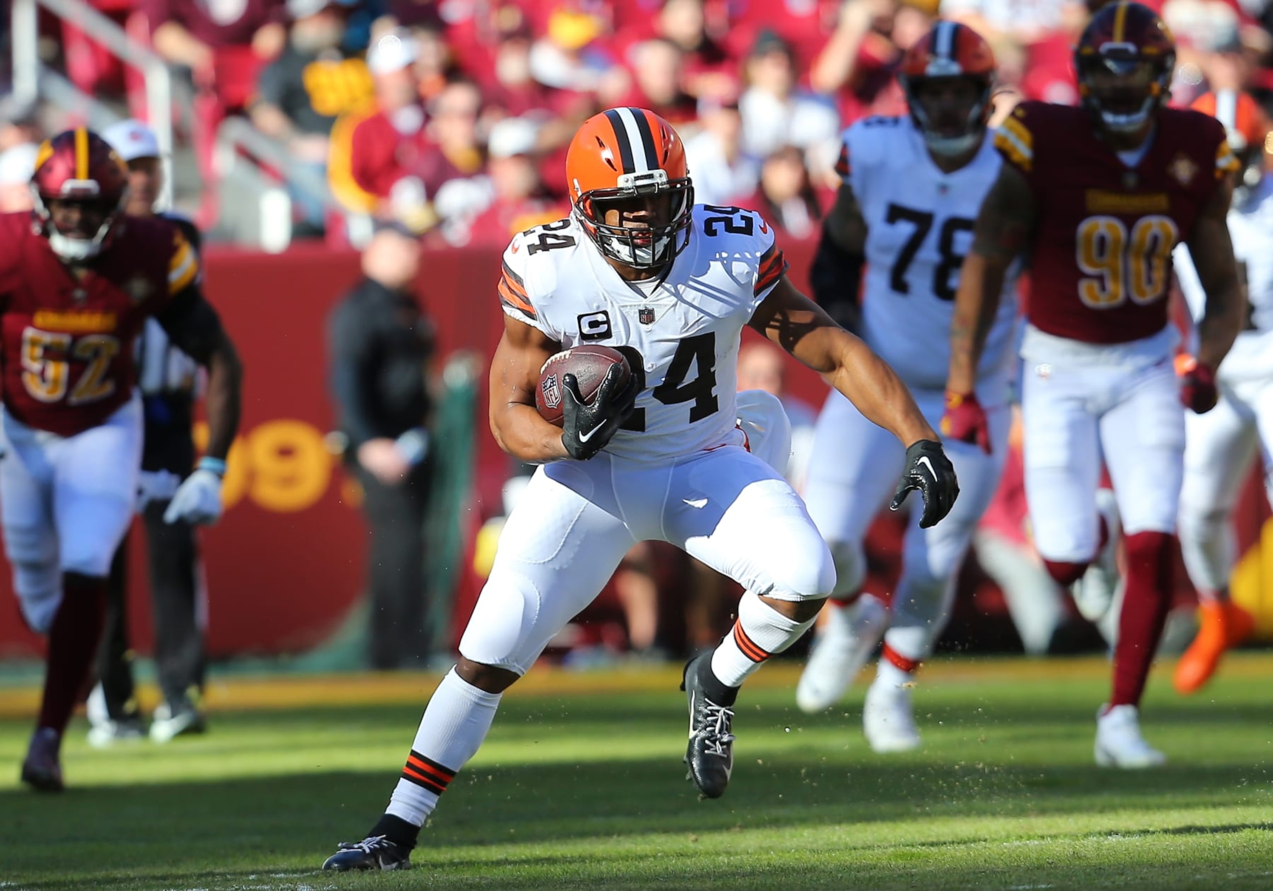 LANDOVER, MD - JANUARY 01: Cleveland Browns running back Nick Chubb (24) rushes up field attempting to elude Washington Commanders defensive end Montez Sweat (90) during the Cleveland Browns game versus the Washington Commanders on January 01, 2023, at FedEx Field in Landover, MD. (Photo by Lee Coleman/Icon Sportswire via Getty Images)
