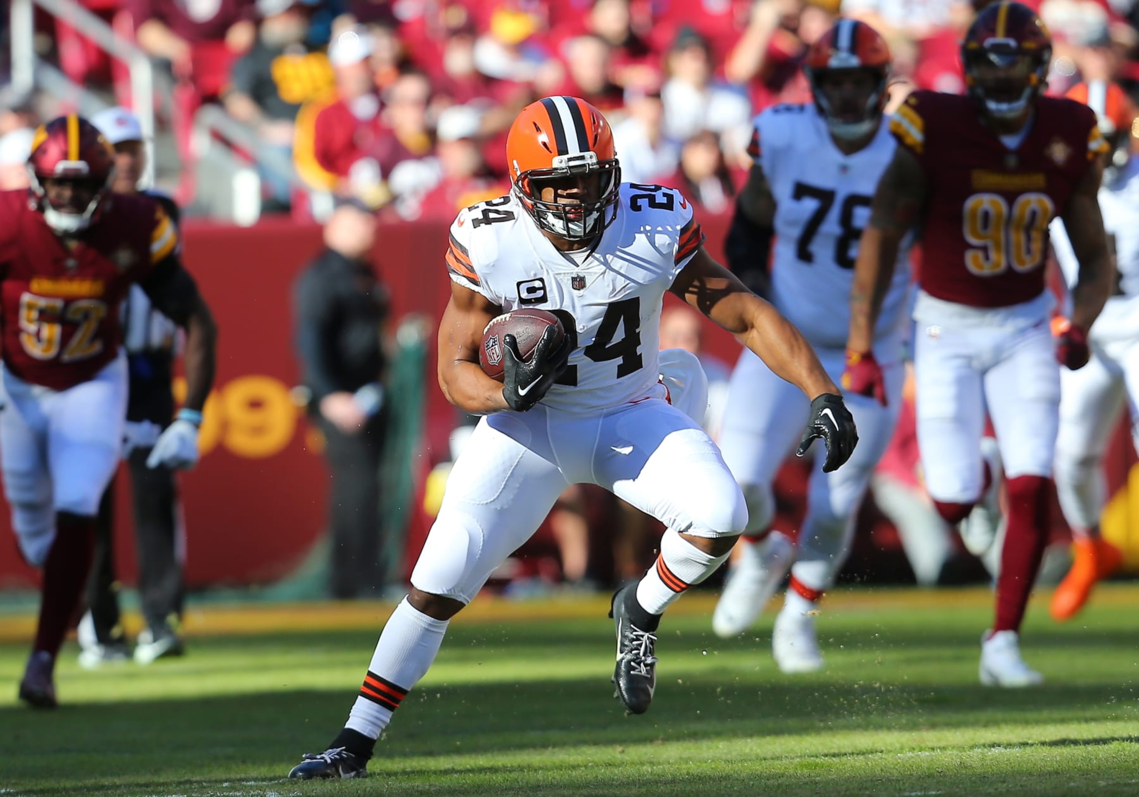 LANDOVER, MD - JANUARY 01: Cleveland Browns running back Nick Chubb (24) rushes up field attempting to elude Washington Commanders defensive end Montez Sweat (90) during the Cleveland Browns game versus the Washington Commanders on January 01, 2023, at FedEx Field in Landover, MD. (Photo by Lee Coleman/Icon Sportswire via Getty Images) LANDOVER, MD - JANUARY 01: Cleveland Browns running back Nick Chubb (24) rushes up field attempting to elude Washington Commanders defensive end Montez Sweat (90) during the Cleveland Browns game versus the Washington Commanders on January 01, 2023, at FedEx Field in Landover, MD. (Photo by Lee Coleman/Icon Sportswire via Getty Images)